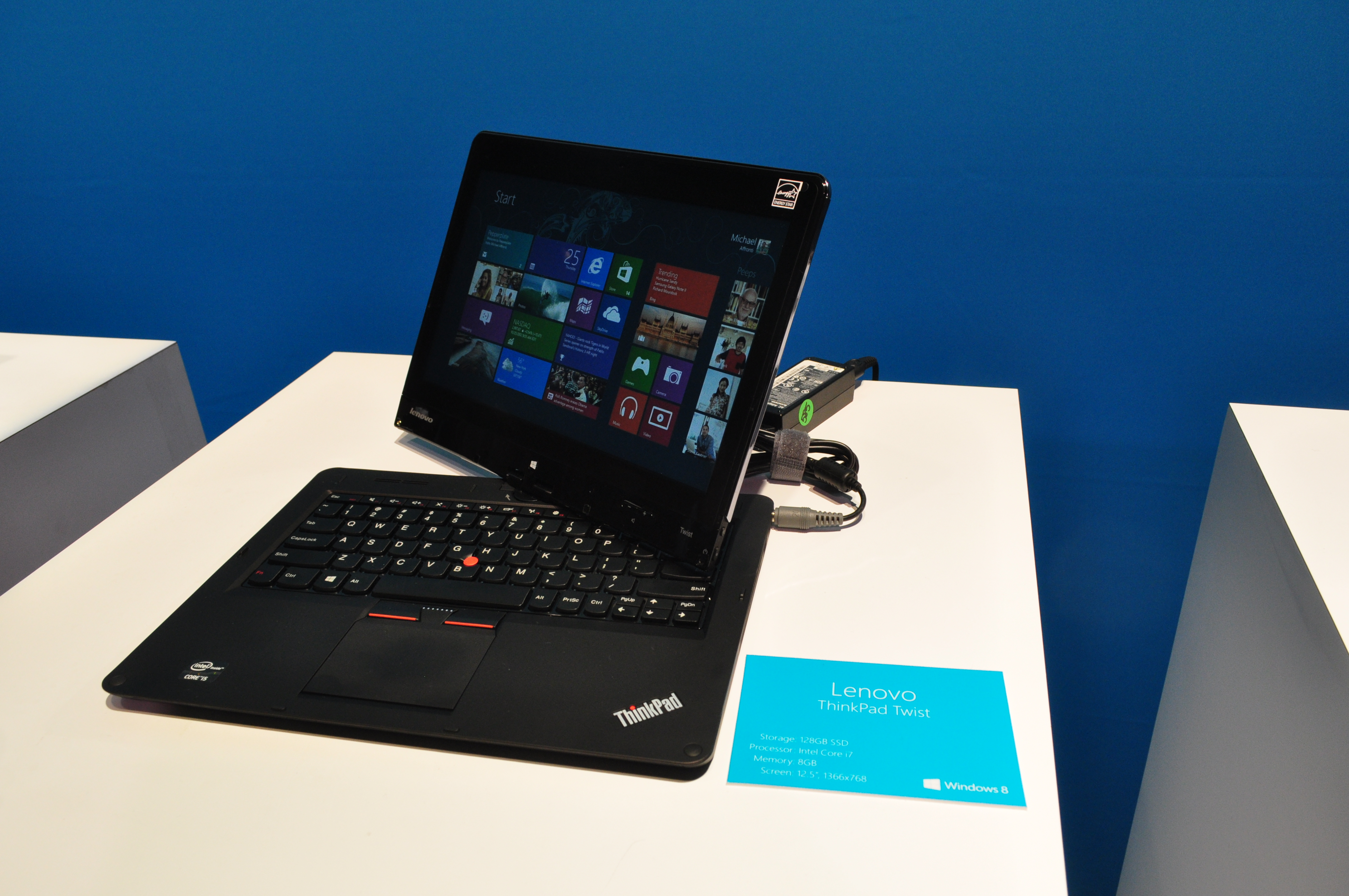 Projekt Lenovo też pozwala pokazywać innym, co robimy na ekrania.