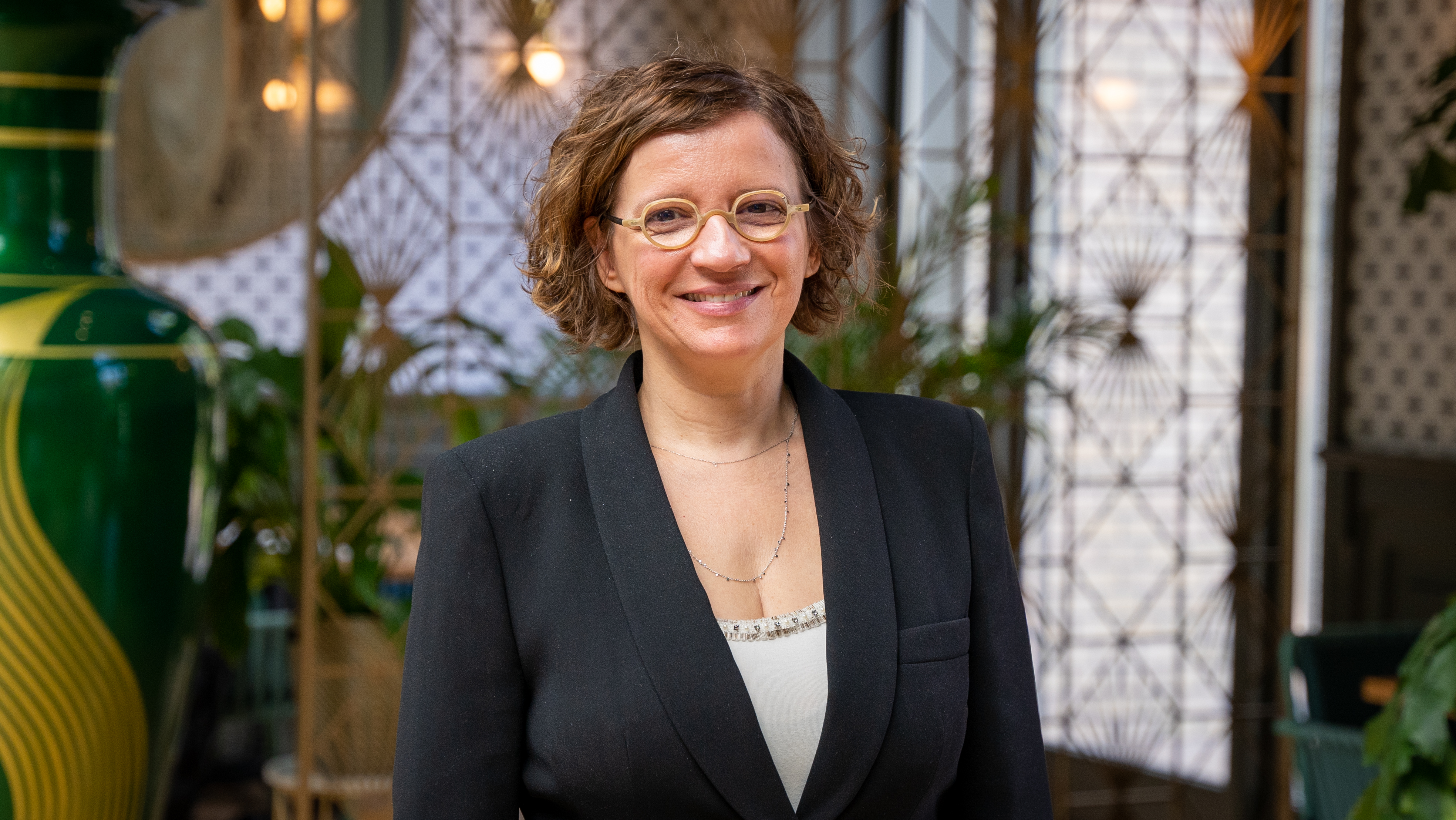 Balázsy Panna beégett John Travolta előtt: így reagált rá a világsztár – videó