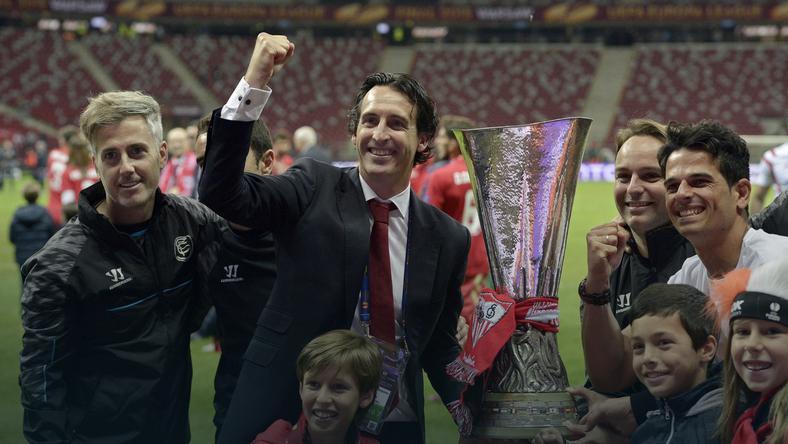 Unai Emery (the & # x15B; middle)