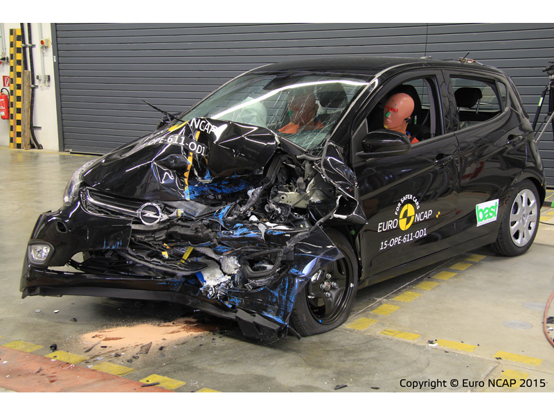 Tak sobie według nowych norm Euro NCAP spisał się karl jeśli chodzi o ochronę pieszych - zasłużył na ocenę 68 punktów procentowych. W kategorii dodatkowych systemów bezpieczeństwa najmniejszemu modelowi Opla przyznano tylko 64 punkty.