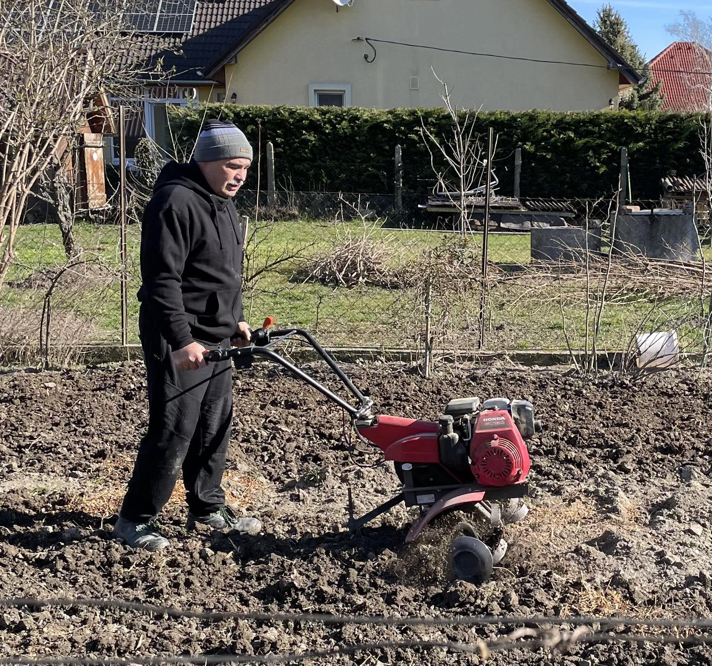 "A megművelt kert biztonságot jelent" - így gondozza saját földjét az agrárminiszter