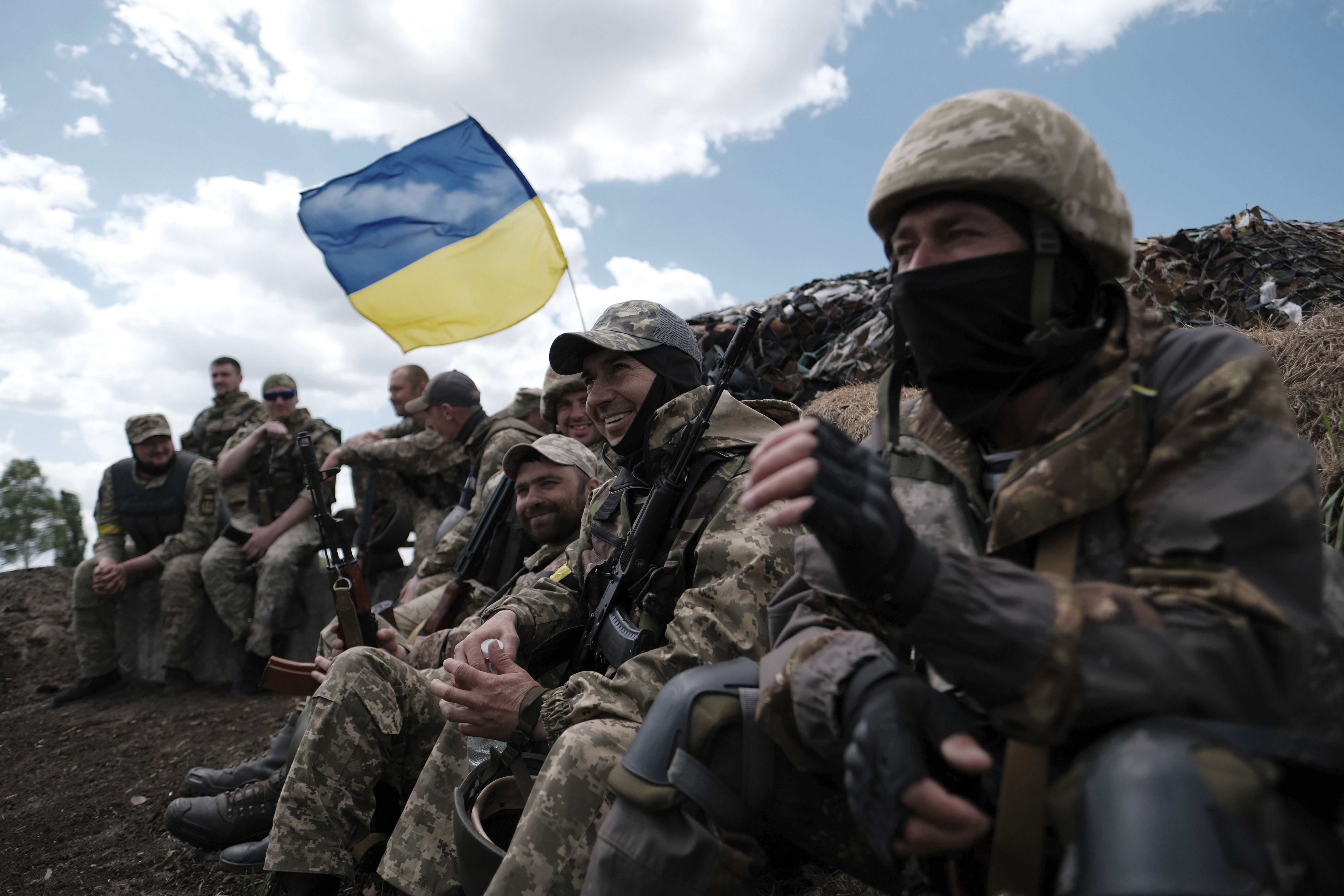 Ćwiczenia wojskowe dla cywili w okolicach Kijowa, maj 2022 r.