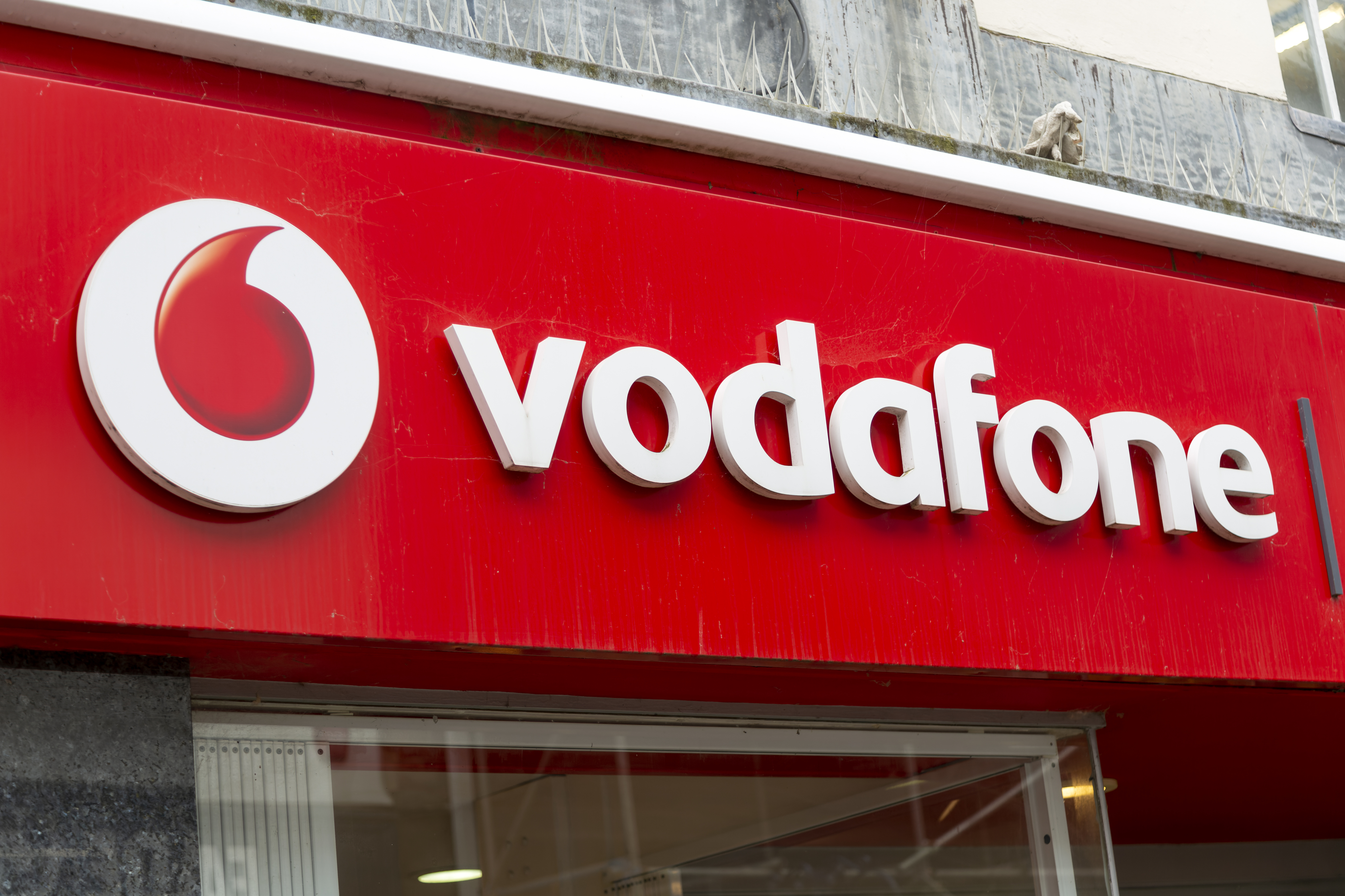 A Vodafone szolg ltat sai is dr gulnak Blikk