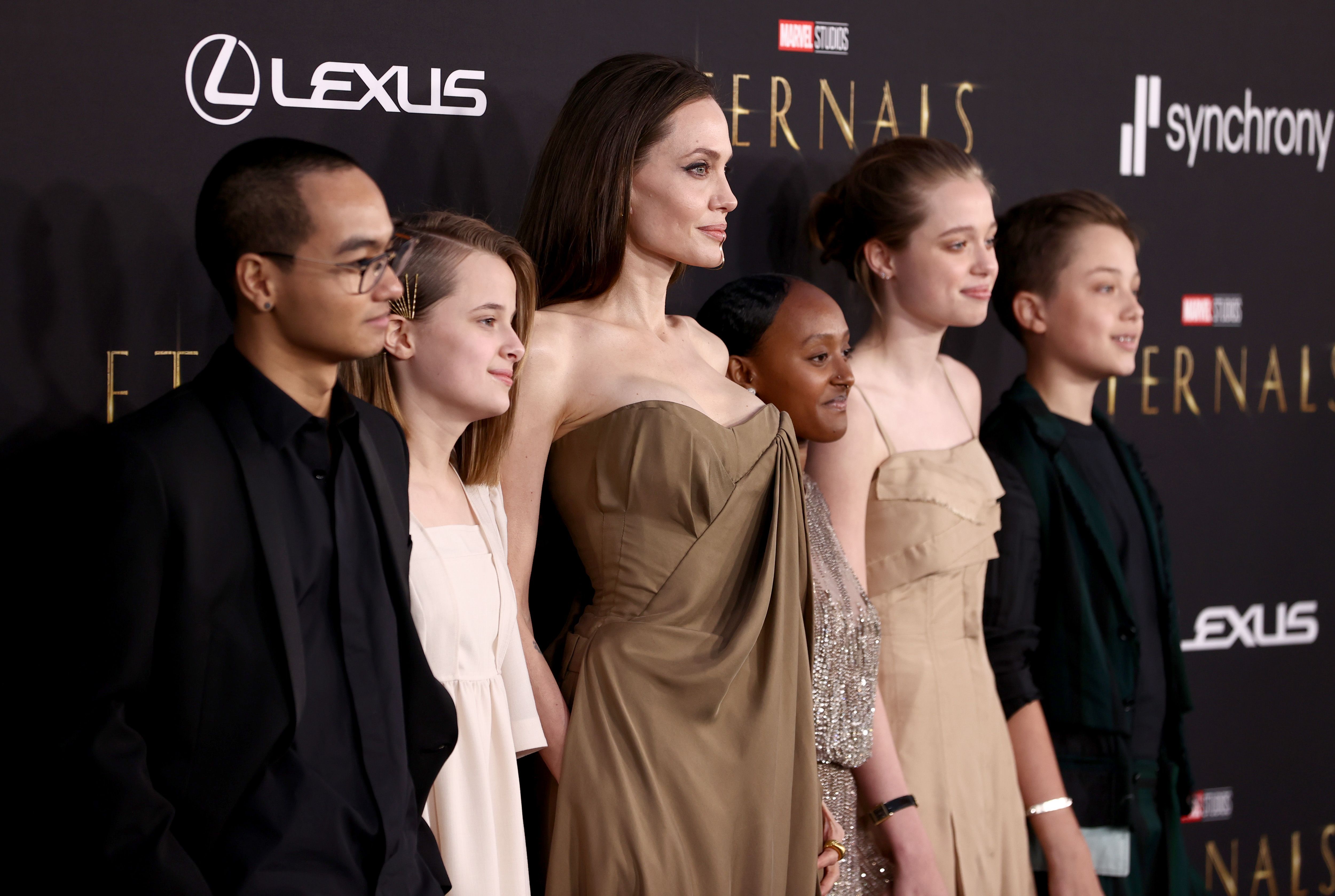 Angelina Jolie és gyerekei között elbűvölően szeretetteljes a kapcsolat