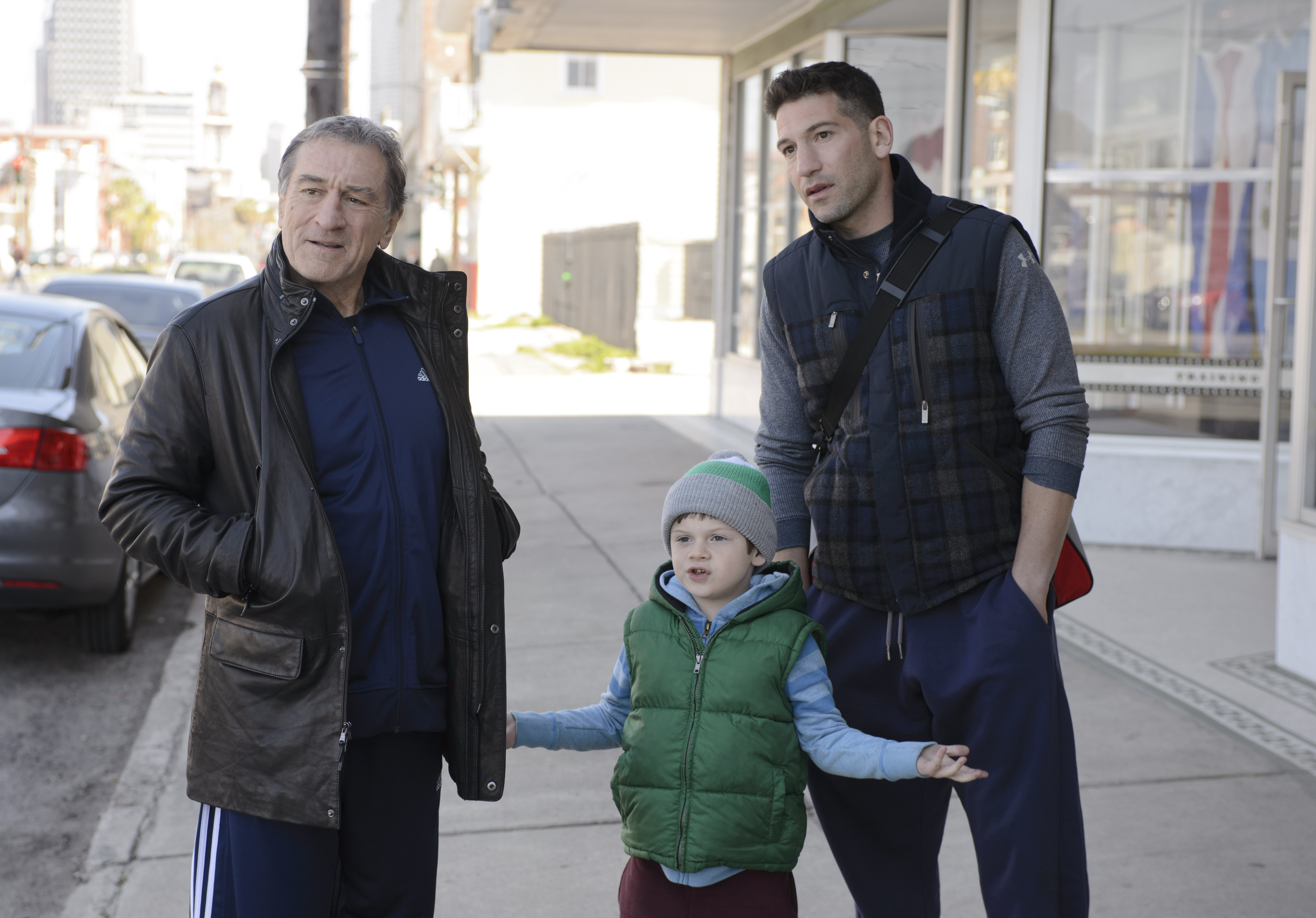 Jon Bernthal i Robert De Niro w filmie