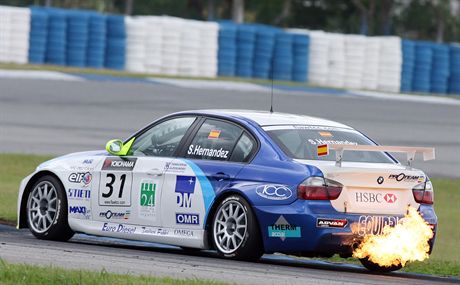 CURITIBA/11/07/2007-/ PRIMEIRA ETAPA DA CORRIDA INTERNACIONAL WTCC EM CURITIBA- O PILOTO SERGIO HERNANDES DURANTE APROVA ONDE SEU BMW PWGA FOGO FOTO ORLANDO KISSNER
