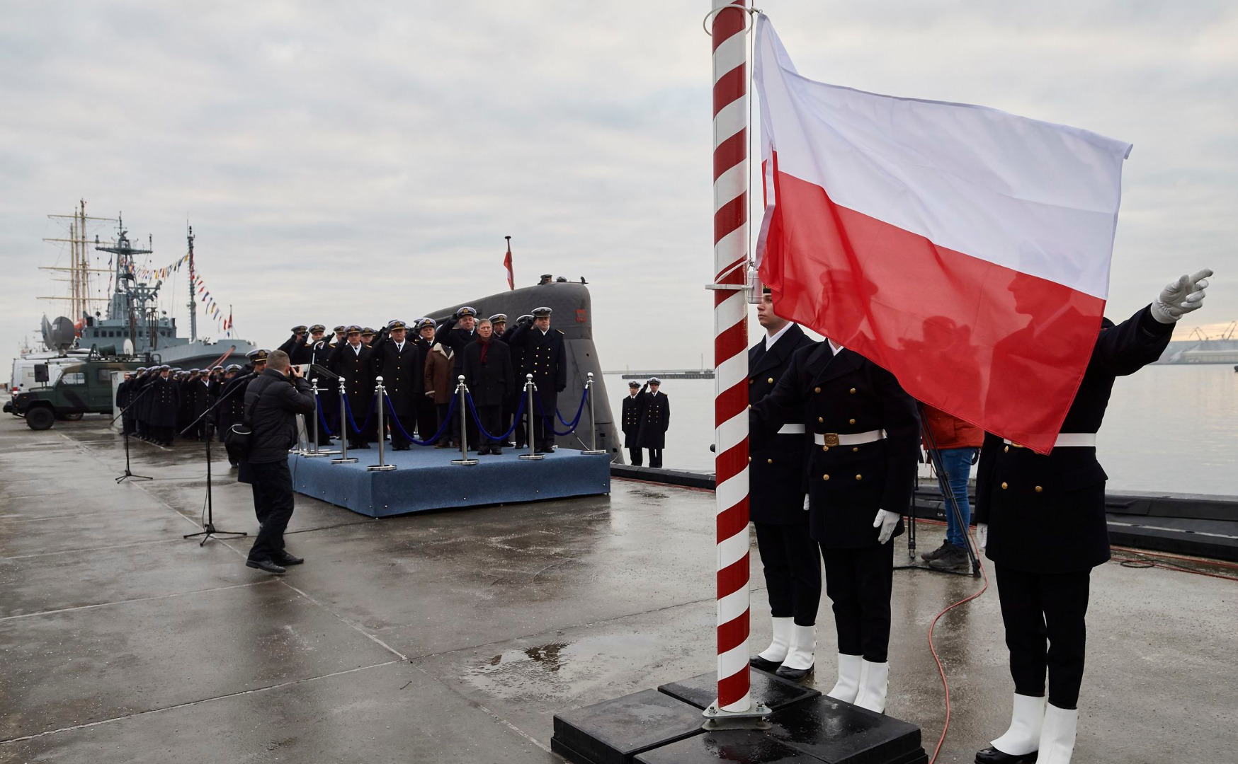Ceremonia zdjęcia bandery