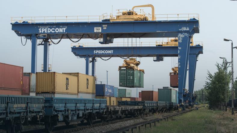 Sa & # x142; cargo train & # x105; over the & # x141; boats to Chengdu