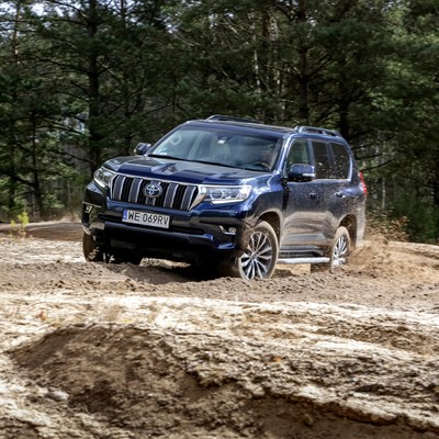 Toyota Land Cruiser 2.8 D-4D aut. - niezwyciężona w terenie