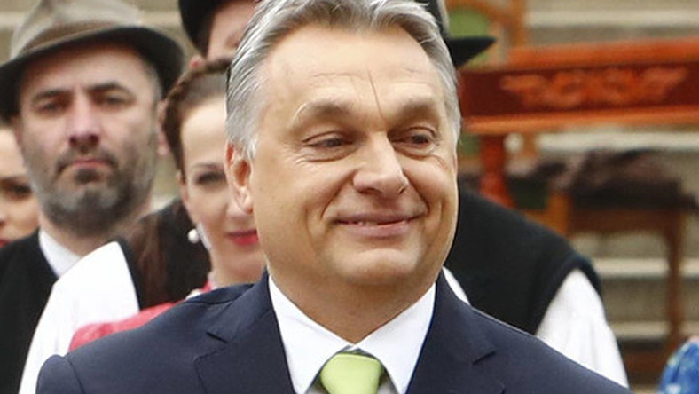 Nem akárkik segítenek  Orbán Viktornak a húsvéti készülődésben: íme, a kis sonkamesterek – videó