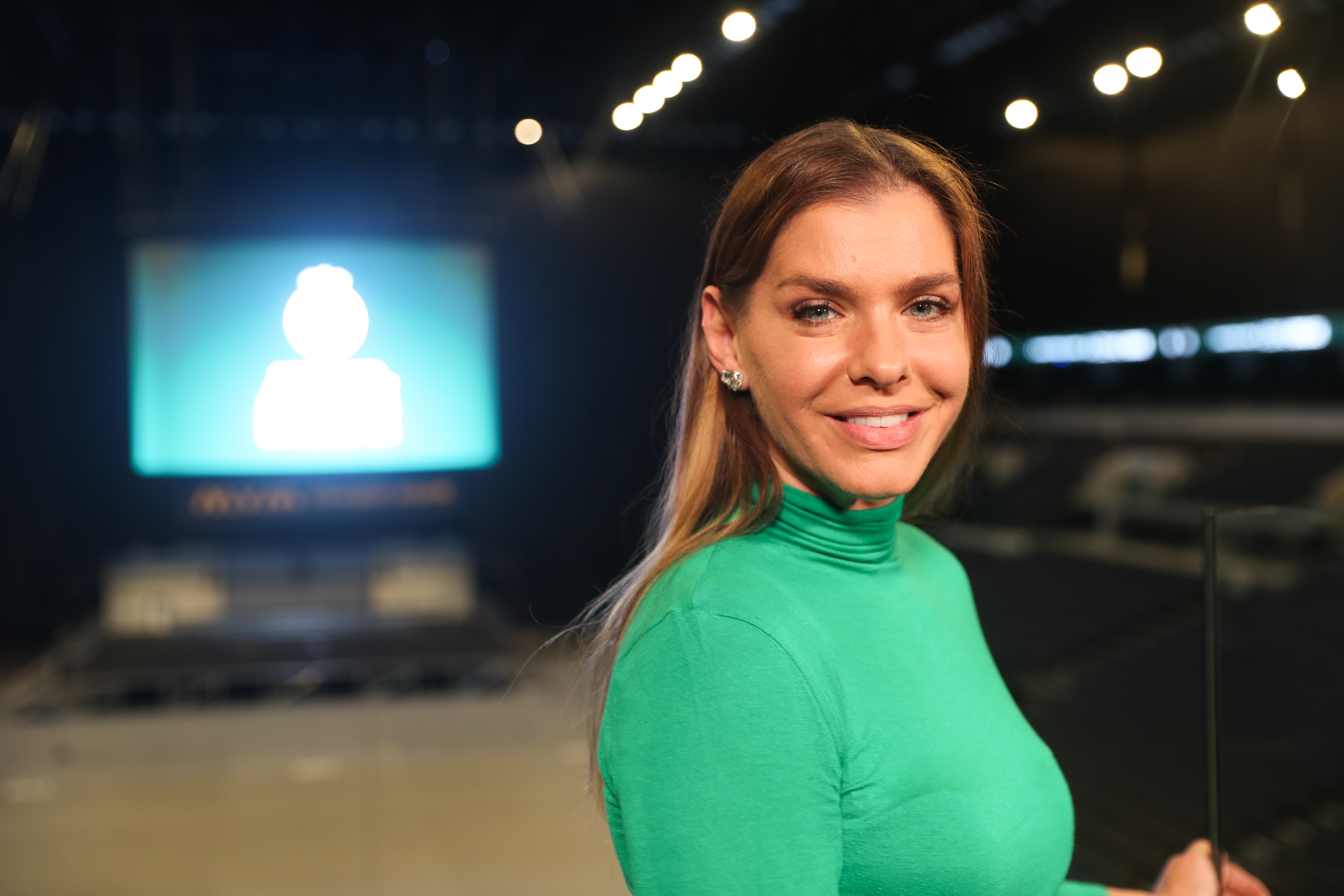 Két hónappal kislánya születése után máris színpadra lép Dér Heni