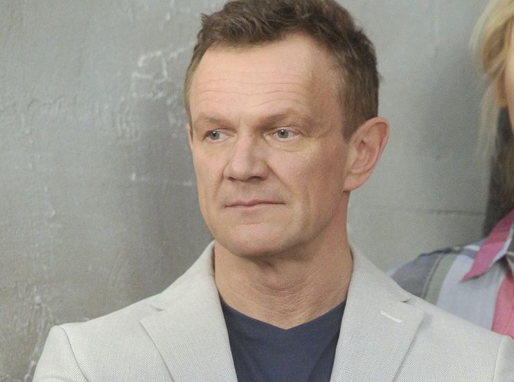 Cezary Pazura na pewnym etapie swojej kariery stwierdził, że chce mieć wpływ na polską kinematografią, dlatego zajmie się produkcją filmów. Niestety jego dwa dzieła