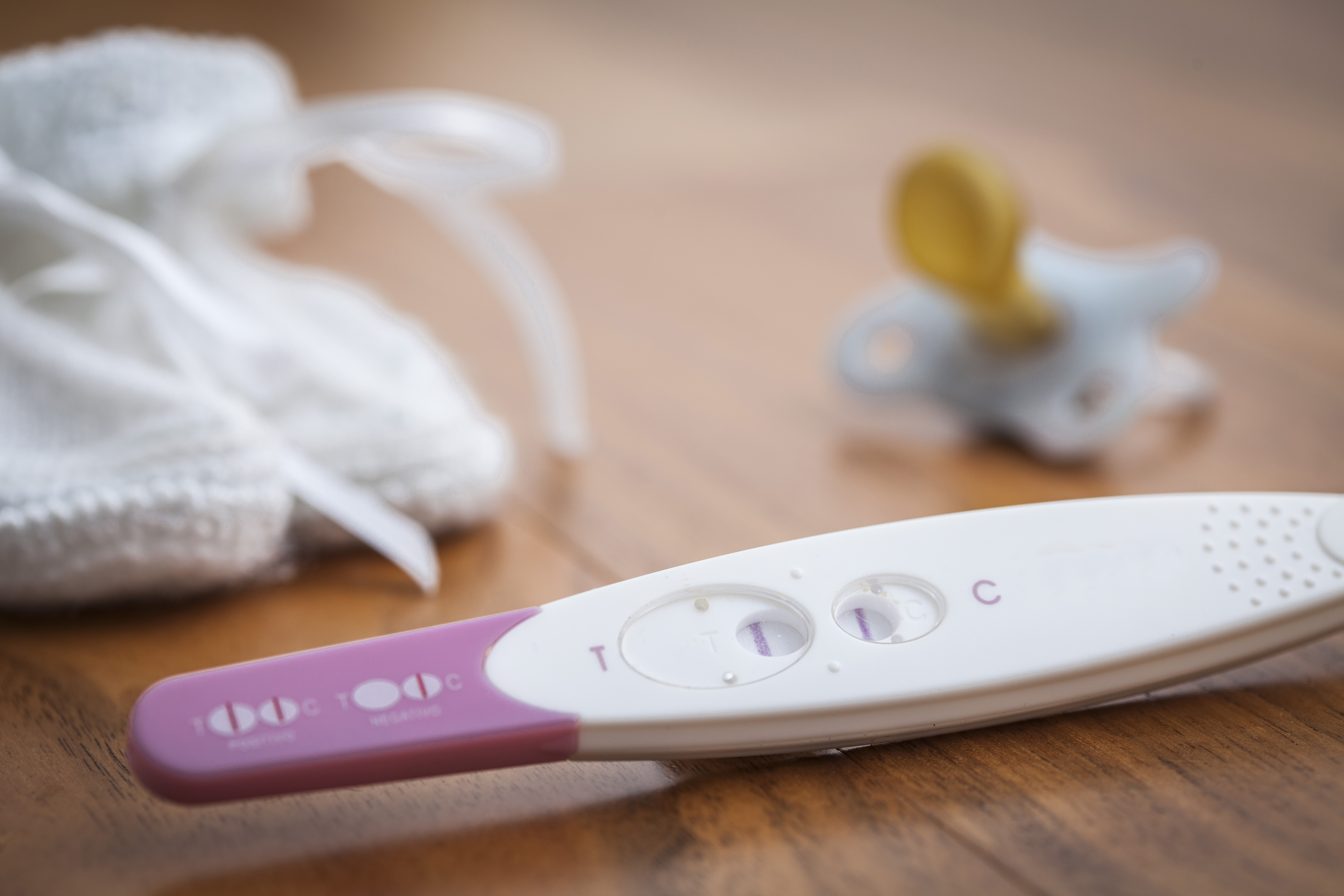 Megható! Pozitív terhességi teszttel lepte meg egy férfi a feleségét -  videó! - Blikk