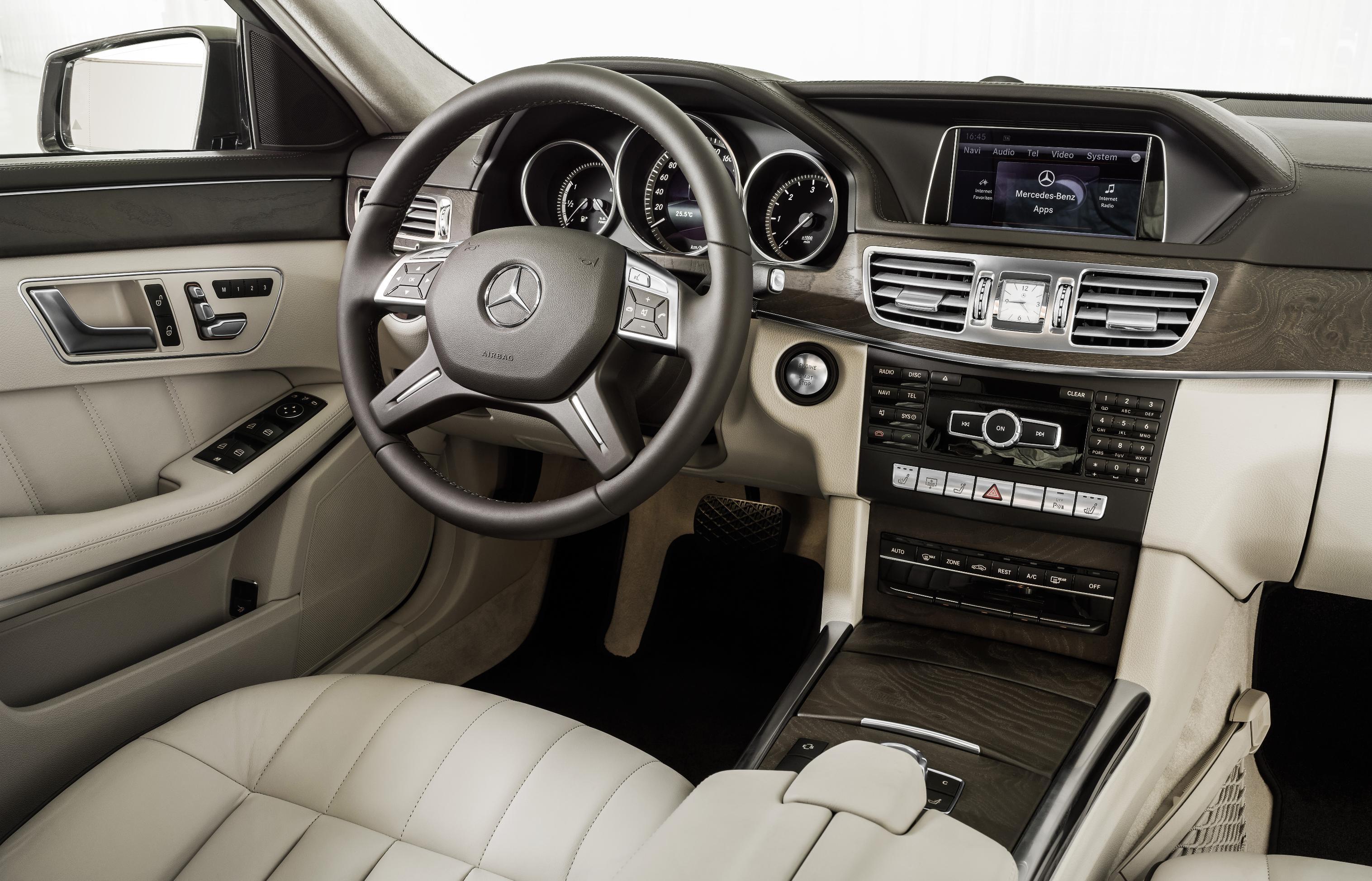 E300 Hybrid to najoszczędniejsze wcielenie klasy E – auto kryje w sobie układ napędowy złożony z silnika wysokoprężnego i jednostki elektrycznej. Kierowca ma do dyspozycji łącznie 231 KM i 750 Nm. Tak uzbrojony model ma w opinii konstruktorów zużywać średnio tylko 4,4 l/100 km