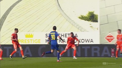 Bruk-Bet - Arka (2:1): Arka nie zamierzała oddać punkty. Mocny strzał z dystansu, Trela broni z trudem