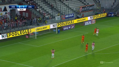 Cracovia - Zagłębie L. (0:1): Zenjov poszukał szczęścia strzałem z dystansu. Mocne uderzenie, ale obok bramki