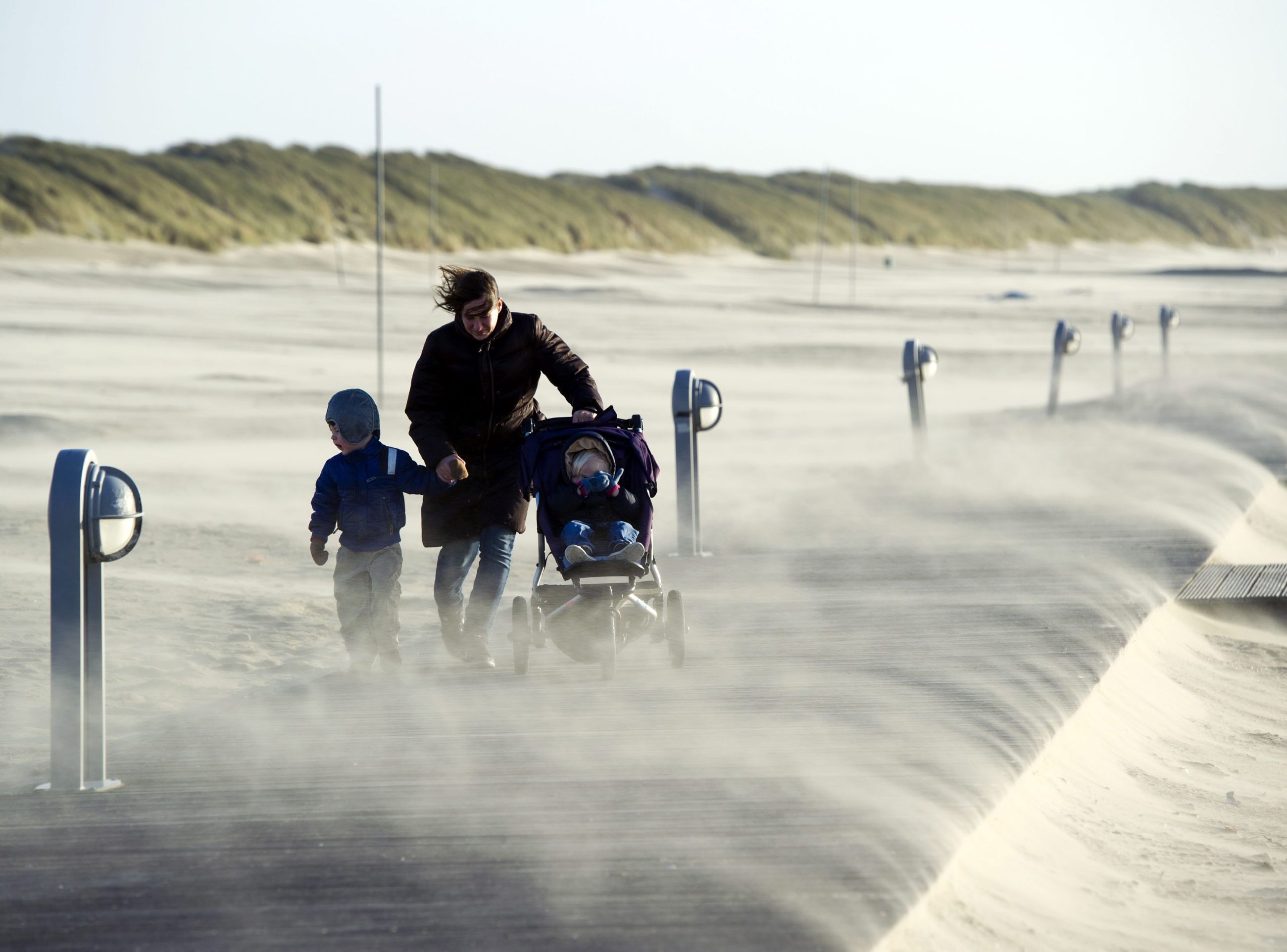 Sztorm na holenderskim wybrzeżu w Ijmuiden