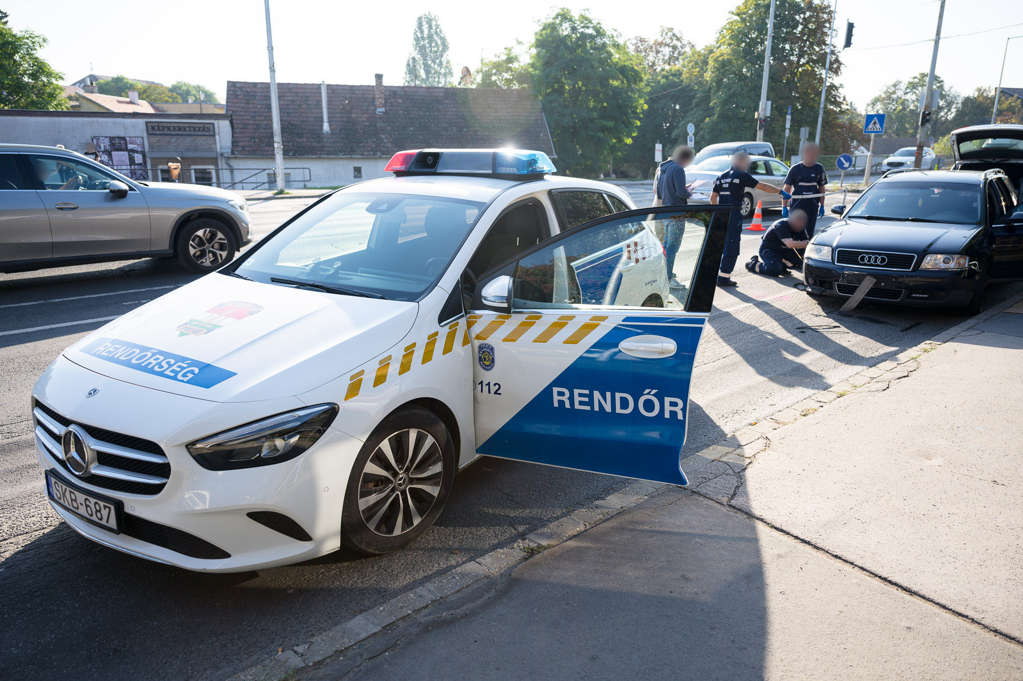Többször is rálőttek a menekülő embercsempészre a rendőrök Szentendrén - képek a helyszínről