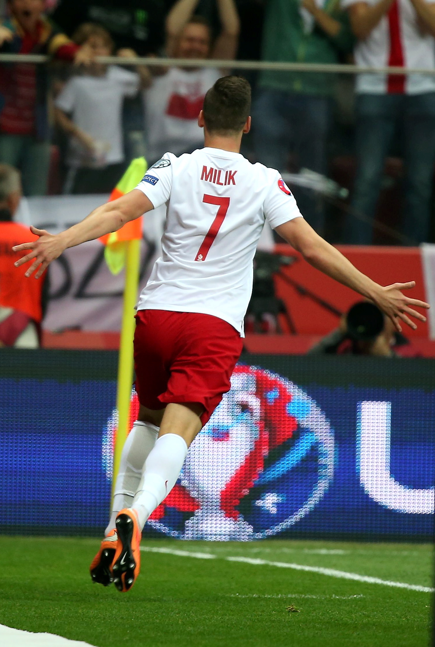 Polak Arkadiusz Milik cieszy się ze zdobycia bramki podczas meczu eliminacyjnego piłkarskich mistrzostw Europy z Niemcami