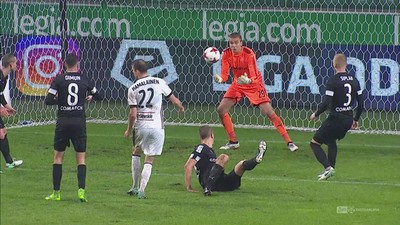 Legia - Cracovia (1:0): Kucharczyk wyłożył piłkę Hamalainenowi, ale Fin został zablokowany