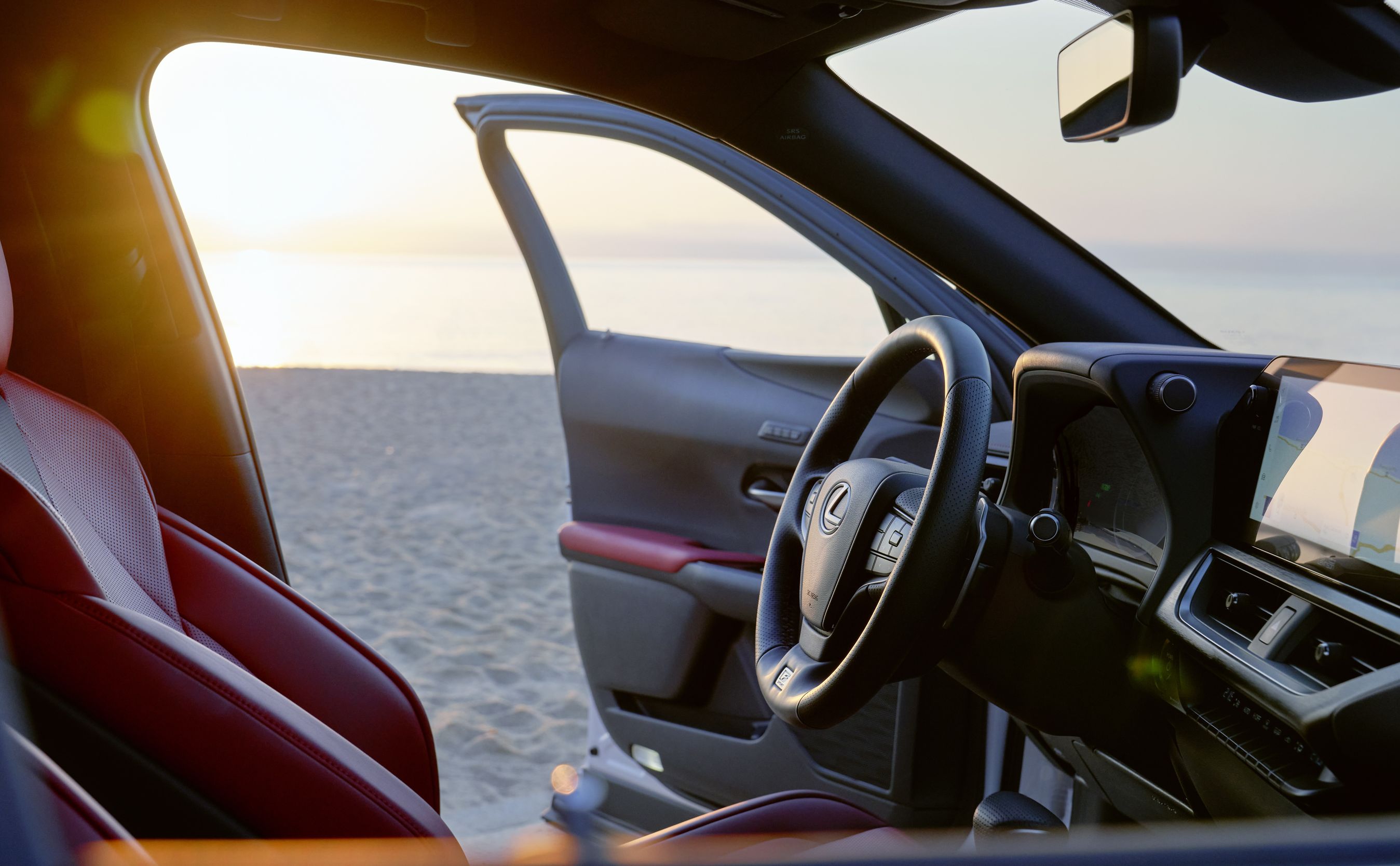 Lexus odważnie rozpycha się na rynku europejskim i w Polsce. Z roku na rok słupki są coraz wyższe, co w czasach szalejącej inflacji i kryzysu może imponować. A o sile japońskiej marki premium decydują najnowsze modele SUV i crossover oraz zelektryfikowane napędy, czyli hybrydy, auta elektryczne i hybrydy plug-in. Liczby najlepiej oddają sytuację…Lexus w 2022 roku sprzedał w Europie ponad 50 tys. samochodów. Lwią część, bo ponad 80 proc. tego wyniku stanowiły auta nisko- lub zeroemisyjne.
