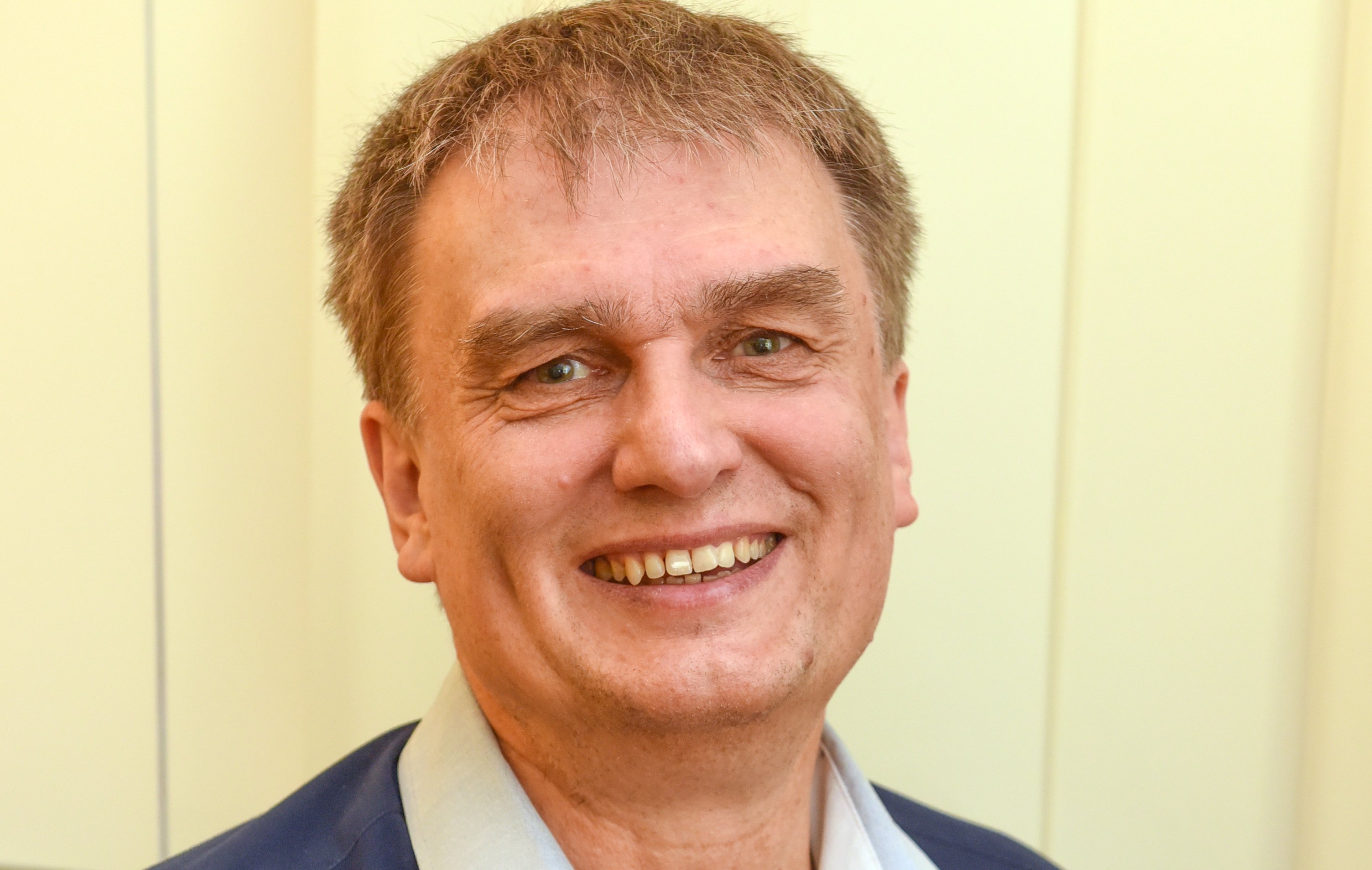 Nemrég még kamarai eljárás indult ellene, most orvosi díjat kapott az oltásellenes, vírusszkeptikus dr. Tamasi József