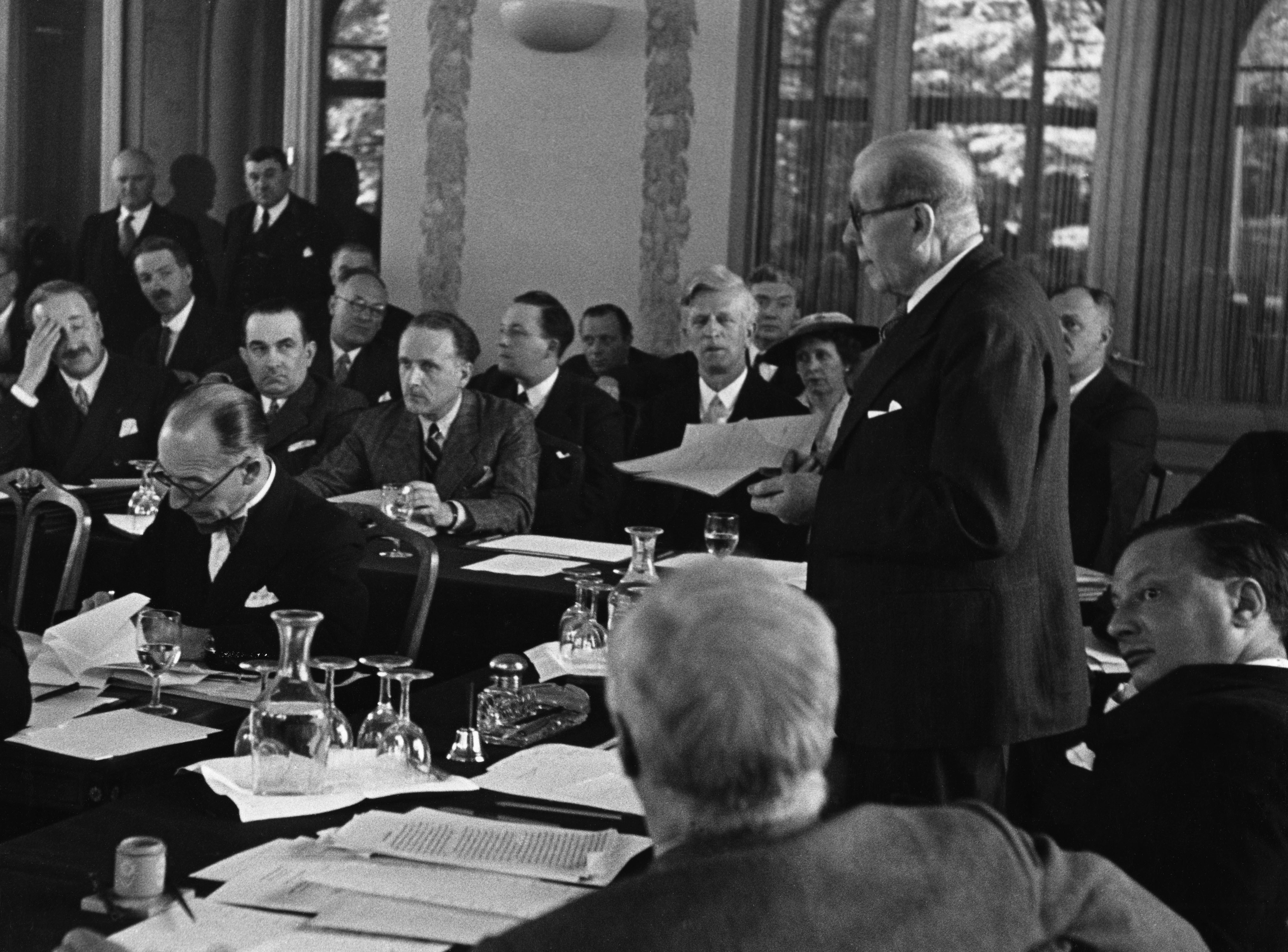 Henri Bérenger wita delegatów z 32 państw na konferencji w Évian, 6 lipca 1938 r.