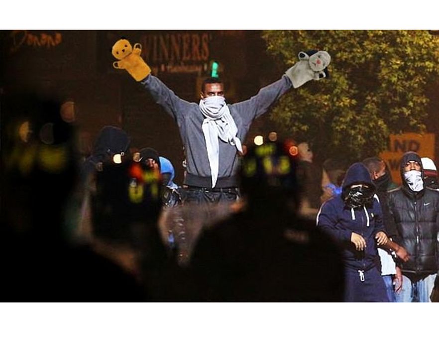 Internauci drwią: Protesty i... pacynki
