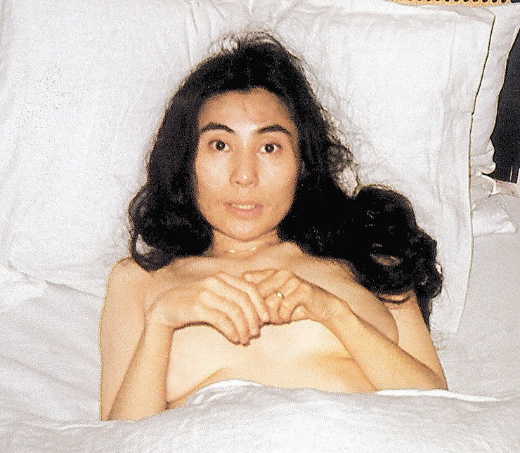 Nude yoko ono