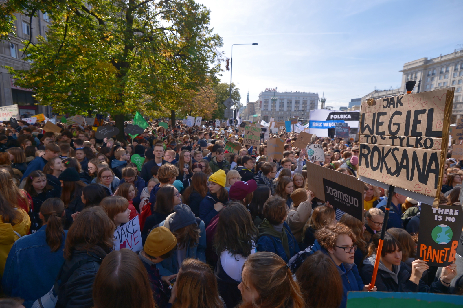 Uczestnicy Młodzieżowego Strajku Klimatycznego w Warszawie