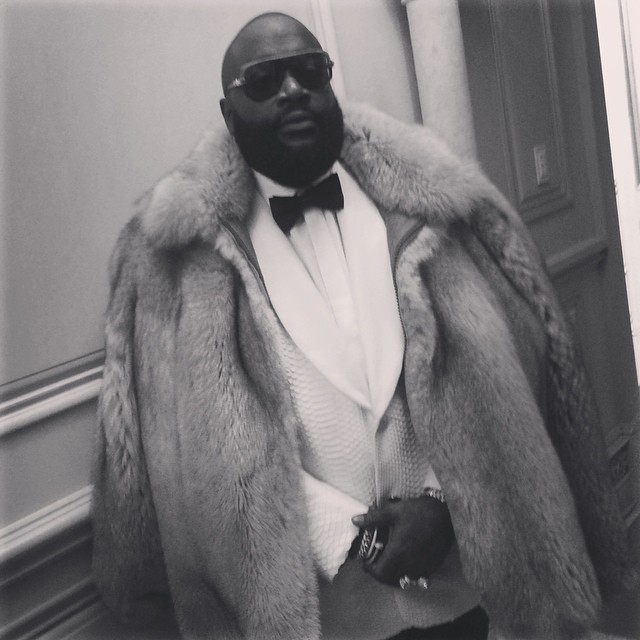 William Leonard Roberts II (rocznik 1976) to amerykański raper i założyciel wytwórni Maybach Music Group, a w przeszłości pracownik zakładu penitencjarnego. Trzykrotnie zdobył swymi albumami pierwszą pozycję na liście magazynu