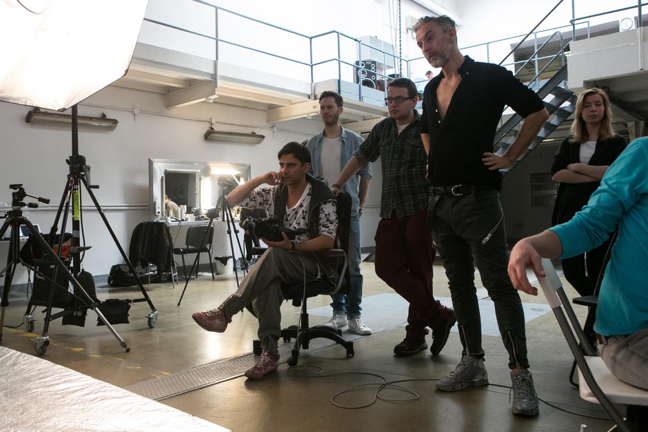 Backstage sesji wizerunkowej Roberta Kupisza / fot. Dagmara Radzikowska