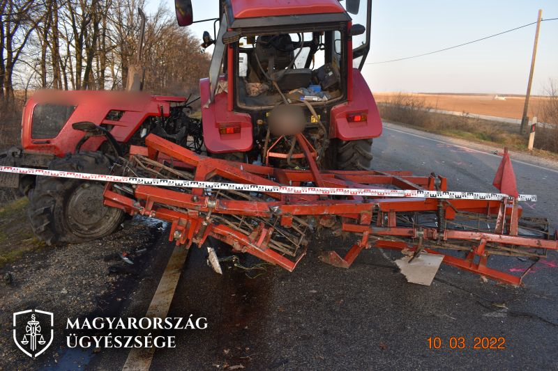 Emberéletet követelt a gyorshajtó teherautó és az ásóboronázó ütközése: vádat emeltek a sofőr ellen - fotók