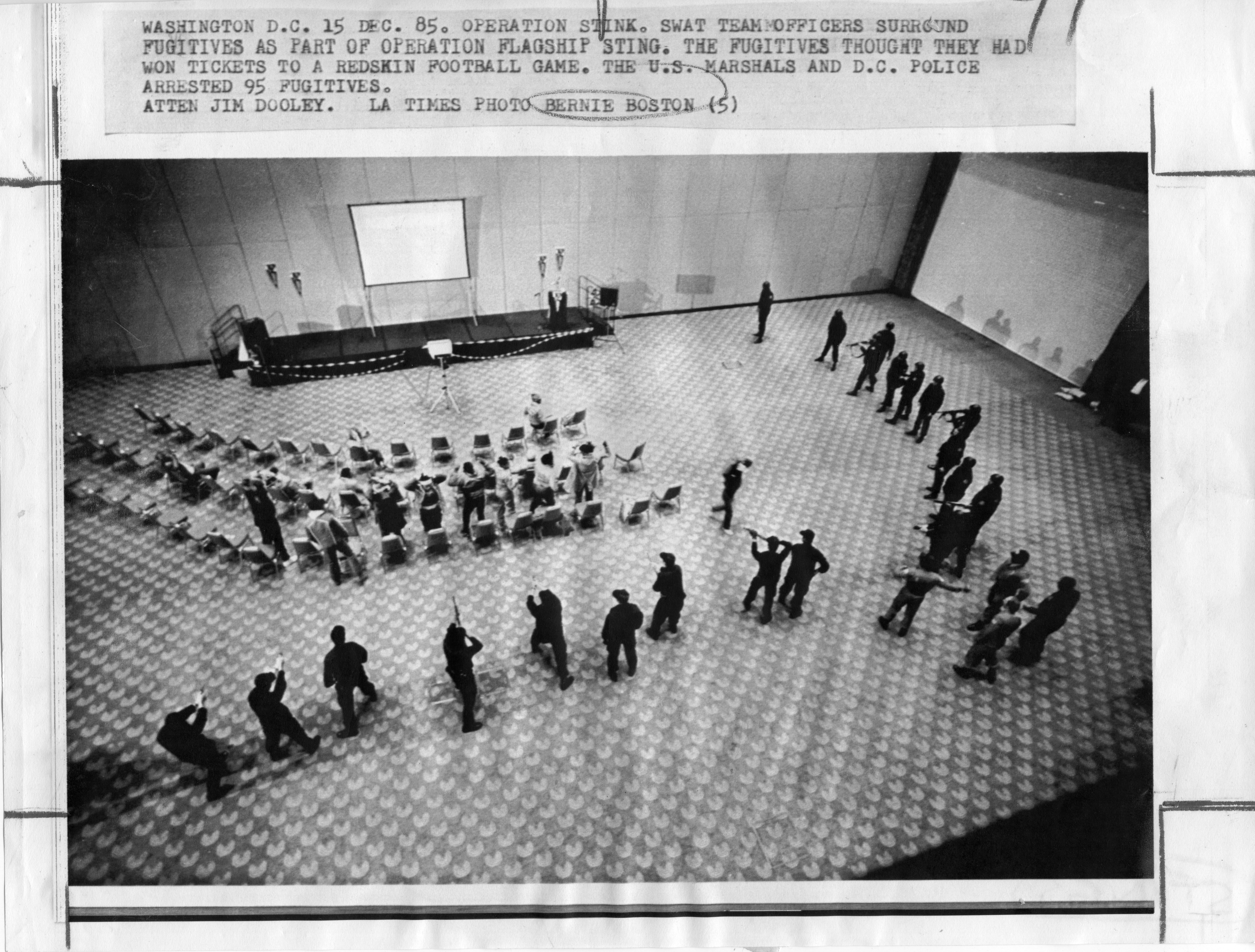 Az évszázad zsarutrükkje: ingyenjeggyel csalták tőrbe a bűnözőket, kamutévében ígértek a rendőrök bérletet a meccsekre