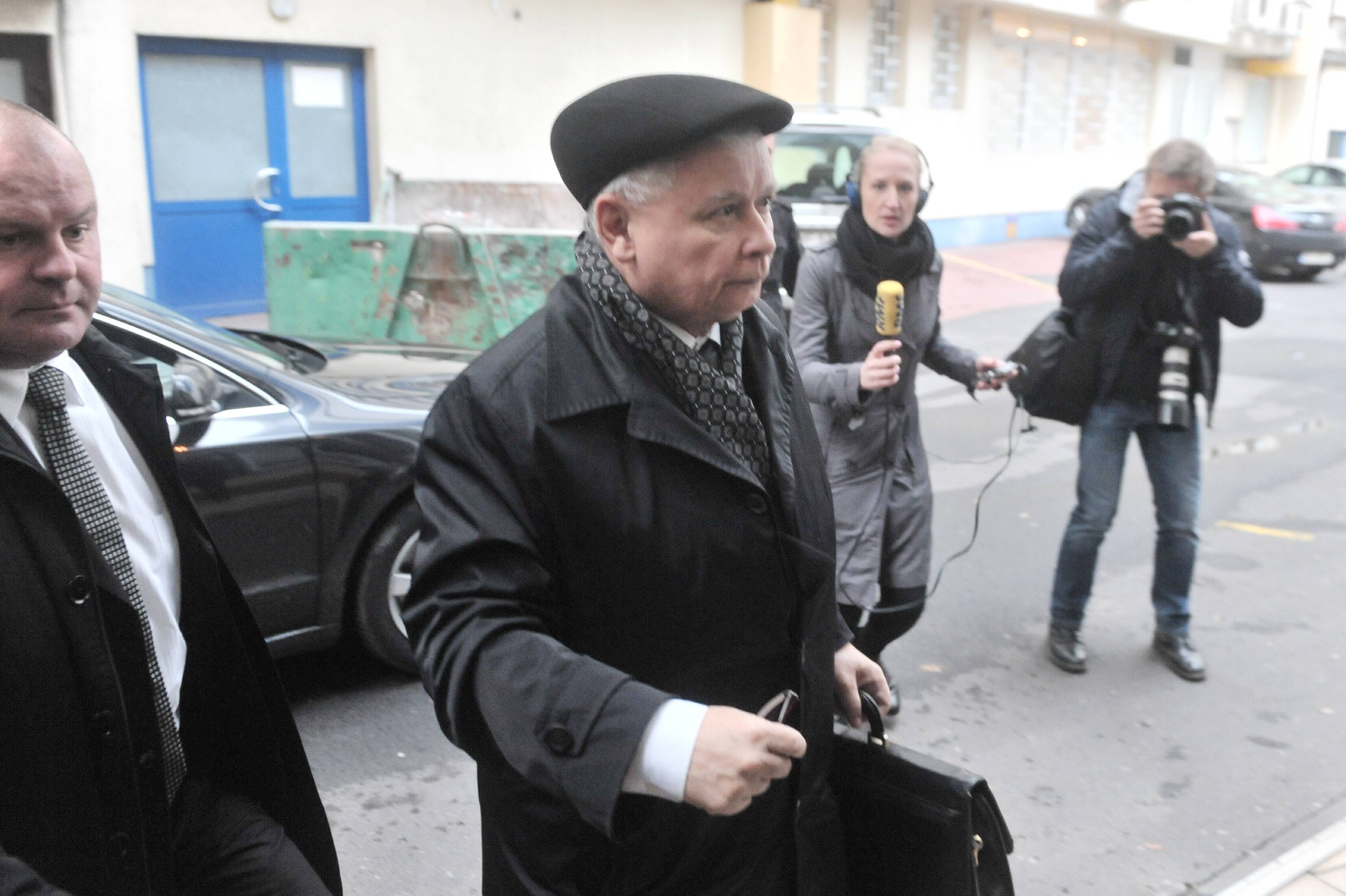 Najwyraźniej Jarosław Kaczyński przestał już korzystać z pomocy profesjonalnej stylistki...