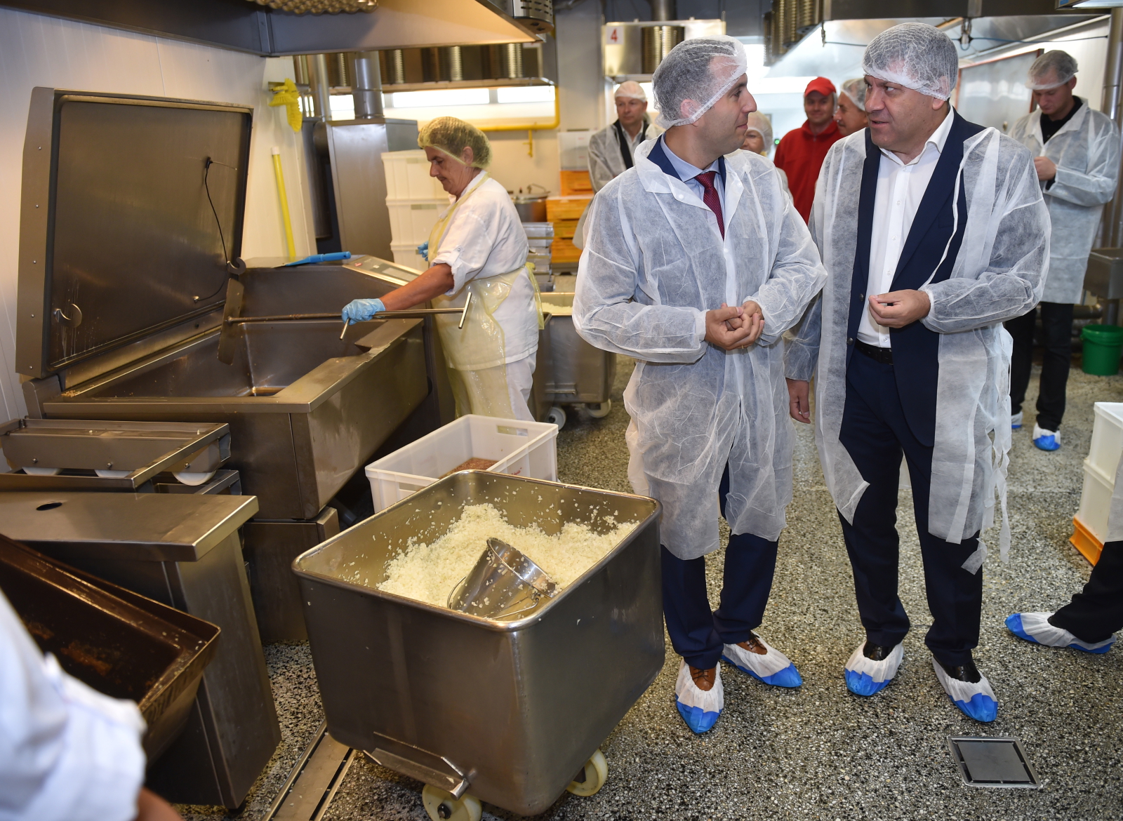 Obserwujemy ciągły wzrost wartości eksportu polskich specjałów. Nasze produkty spożywcze trafiają na rynki zarówno Europy, jak i na stoły mieszkańców obu Ameryk, Azji, Afryki oraz Australii. Dlatego doceniamy starania rodzimych producentów rolno-spożywczych, podejmowane na rzecz budowy pozytywnego wizerunku Polski na świecie - dodał wicepremier.