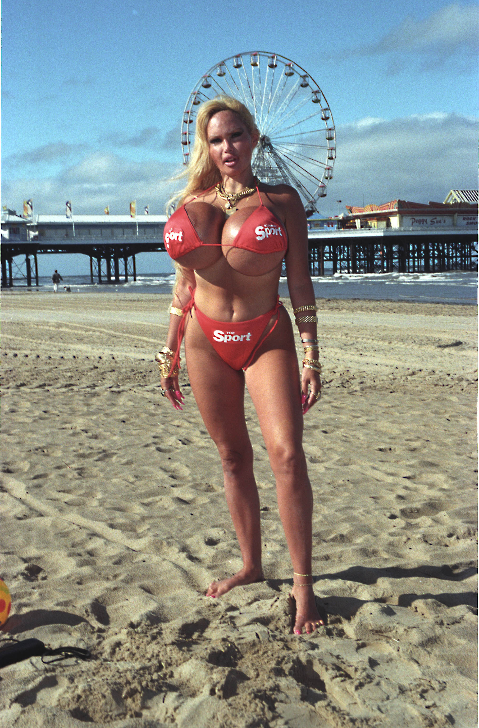 One mają największe biusty na świecie