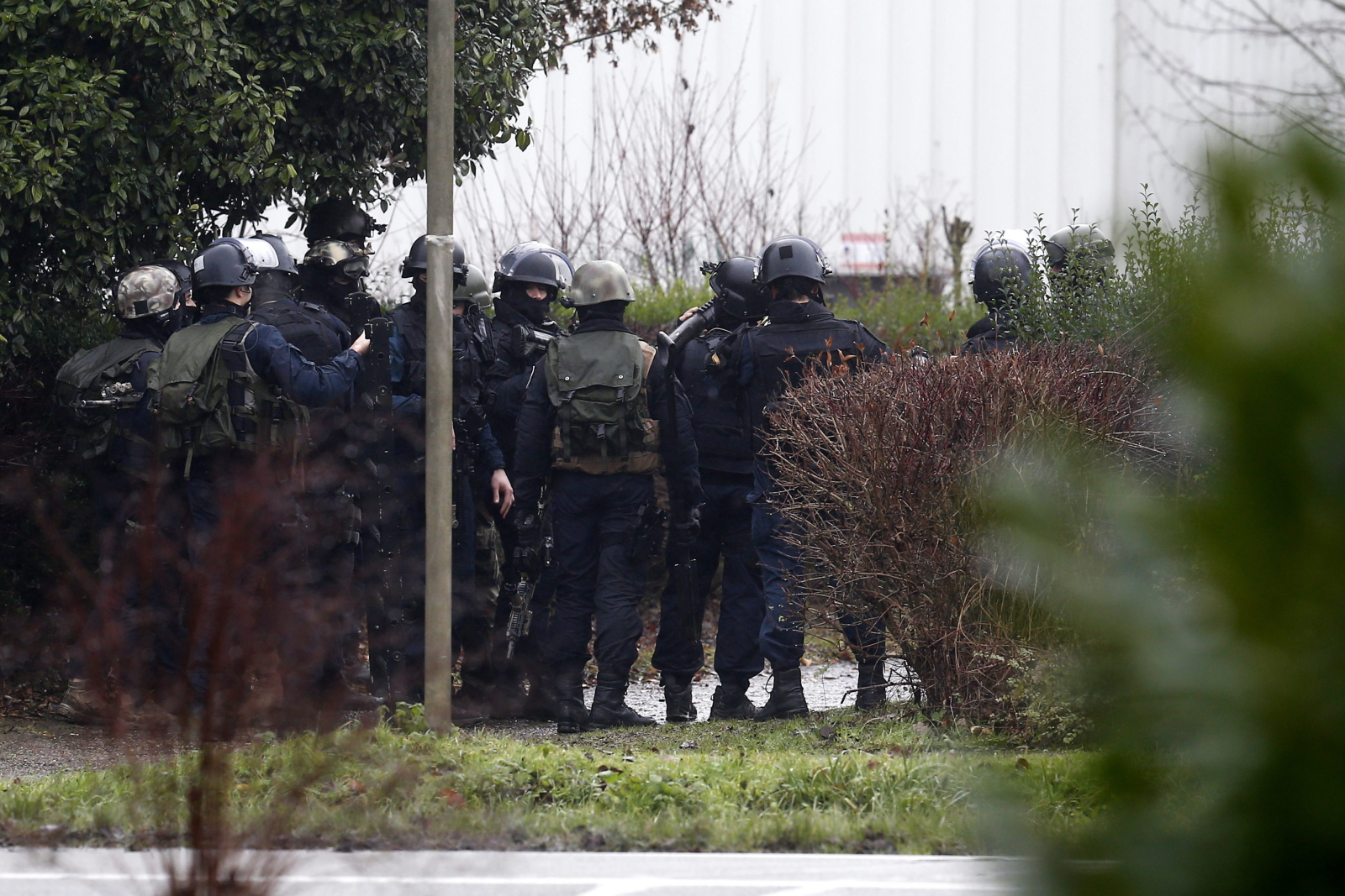 Obława na terrorystów, którzy zaatakowali tygodnik