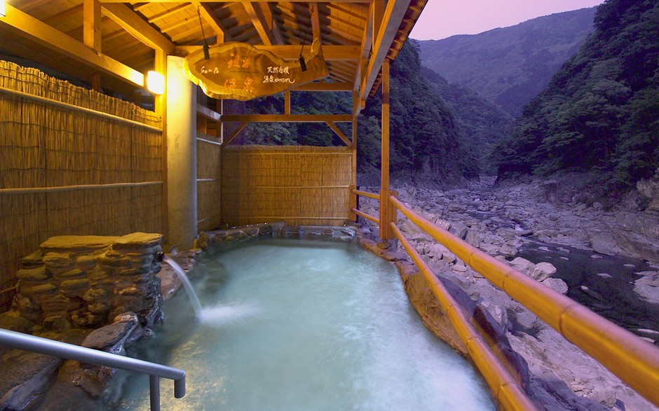 Basen do onsen, czyli japońskiej kąpieli w nanobąbelkach