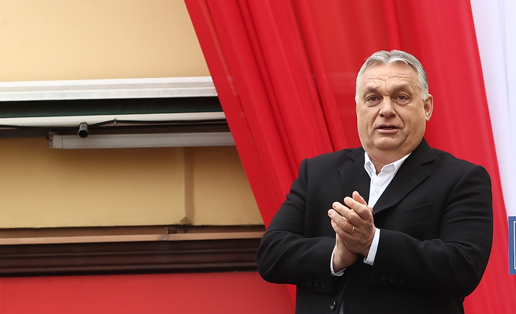 Kétmillióval emelte Orbán Viktor fizetését a parlament - Blikk