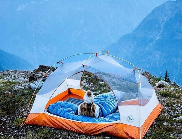 Przezroczysty namiot. Odważysz się przespać w nim w środku lasu? | Ofeminin