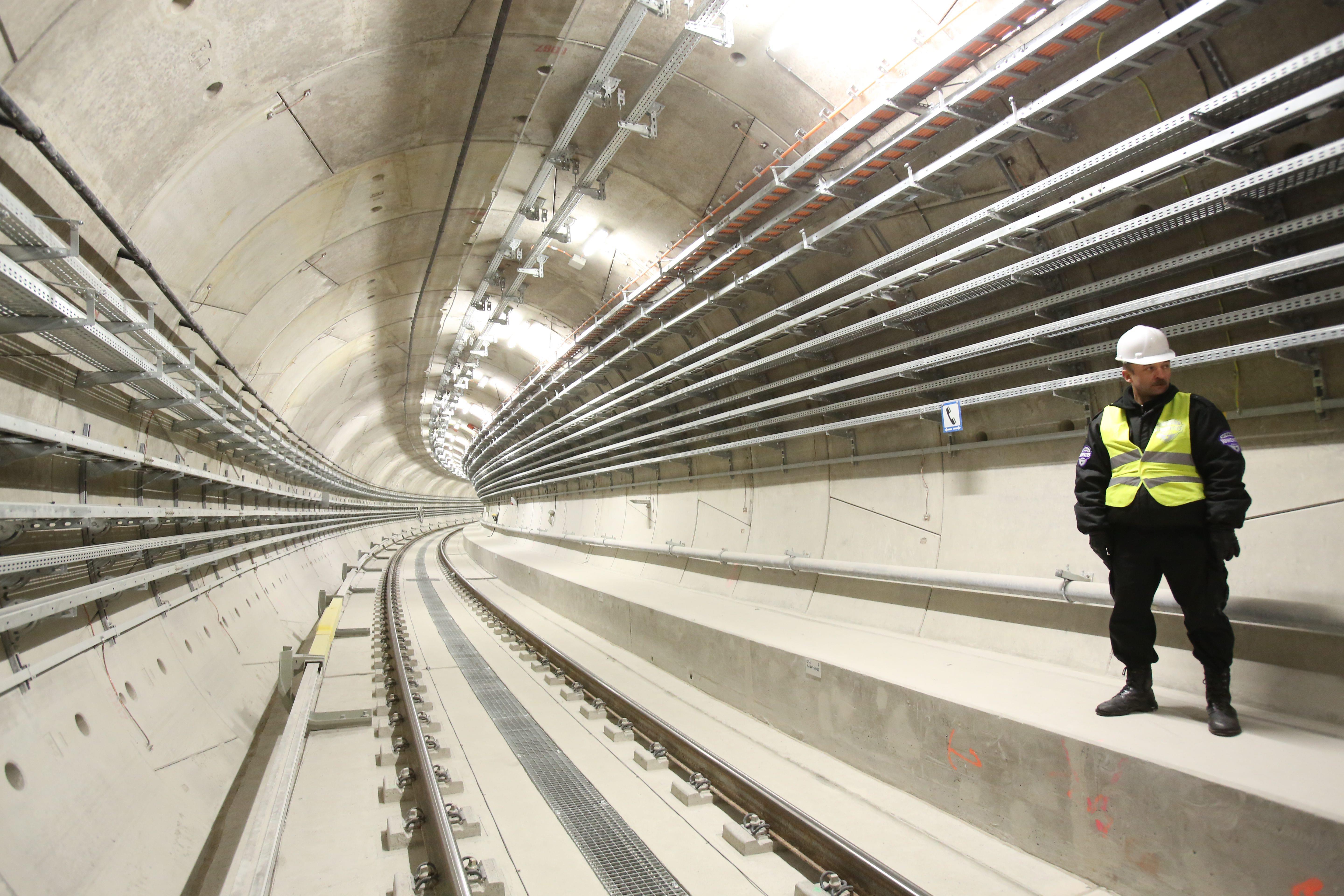 WARSZAWA TUNEL POD WISŁĄ II ODCINEK WARSZAWSKIEGO METRA