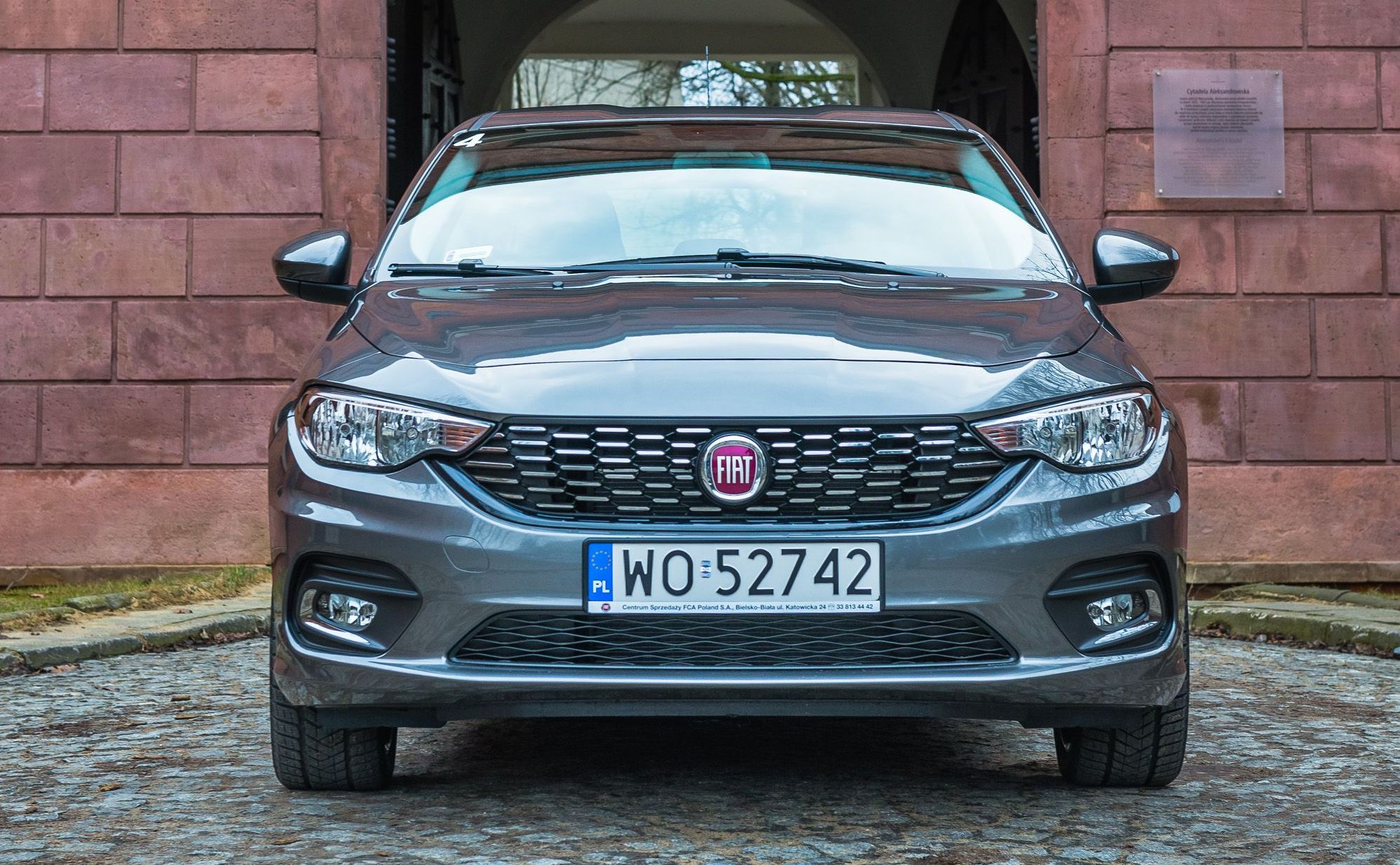 Do testu Fiat podstawił samochody z podstawowym układem napędowym, czyli czterocylindrową jednostką benzynową 1.4/95 KM połączoną z sześciobiegową skrzynią manualną. Właśnie ta odmiana silnikowa ma być najczęściej wybierana przez polskich kierowców (50 proc. sprzedaży). Producent twierdzi, że auto od 0 do 100 km/h przyspiesza w 11,5 s (prędkość maksymalna - 185 km/h; zużycie paliwa w cyklu mieszanym 5,7 l bezołowiowej na setkę).
