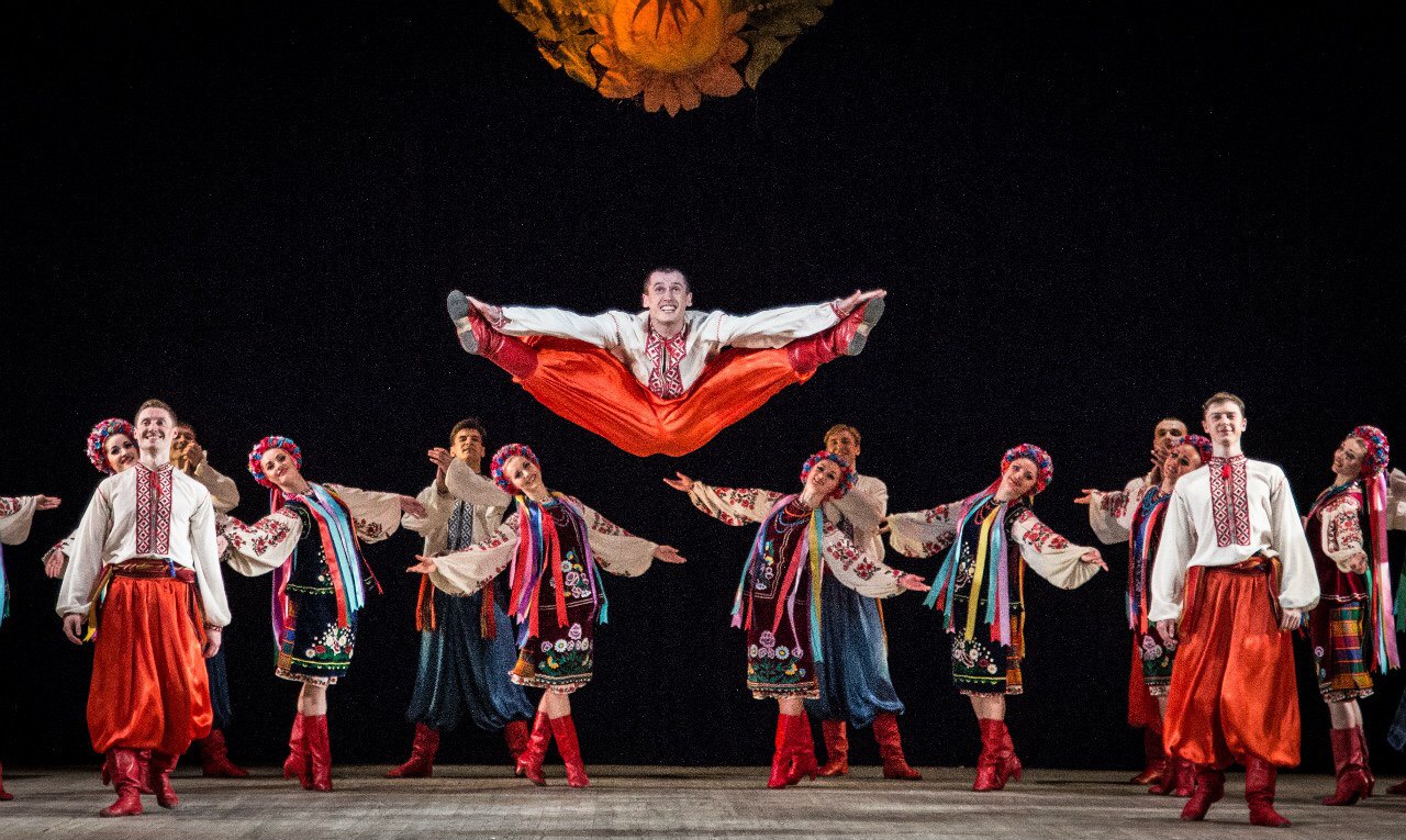 Magyarországot is ámulatba ejti a géppuskalábú ukrán népi együttes