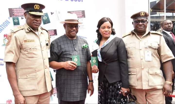 Governor Nyesom Wike lauds NIS for introducing new e-passport with 10-year validity. [Twitter/@GovWike]