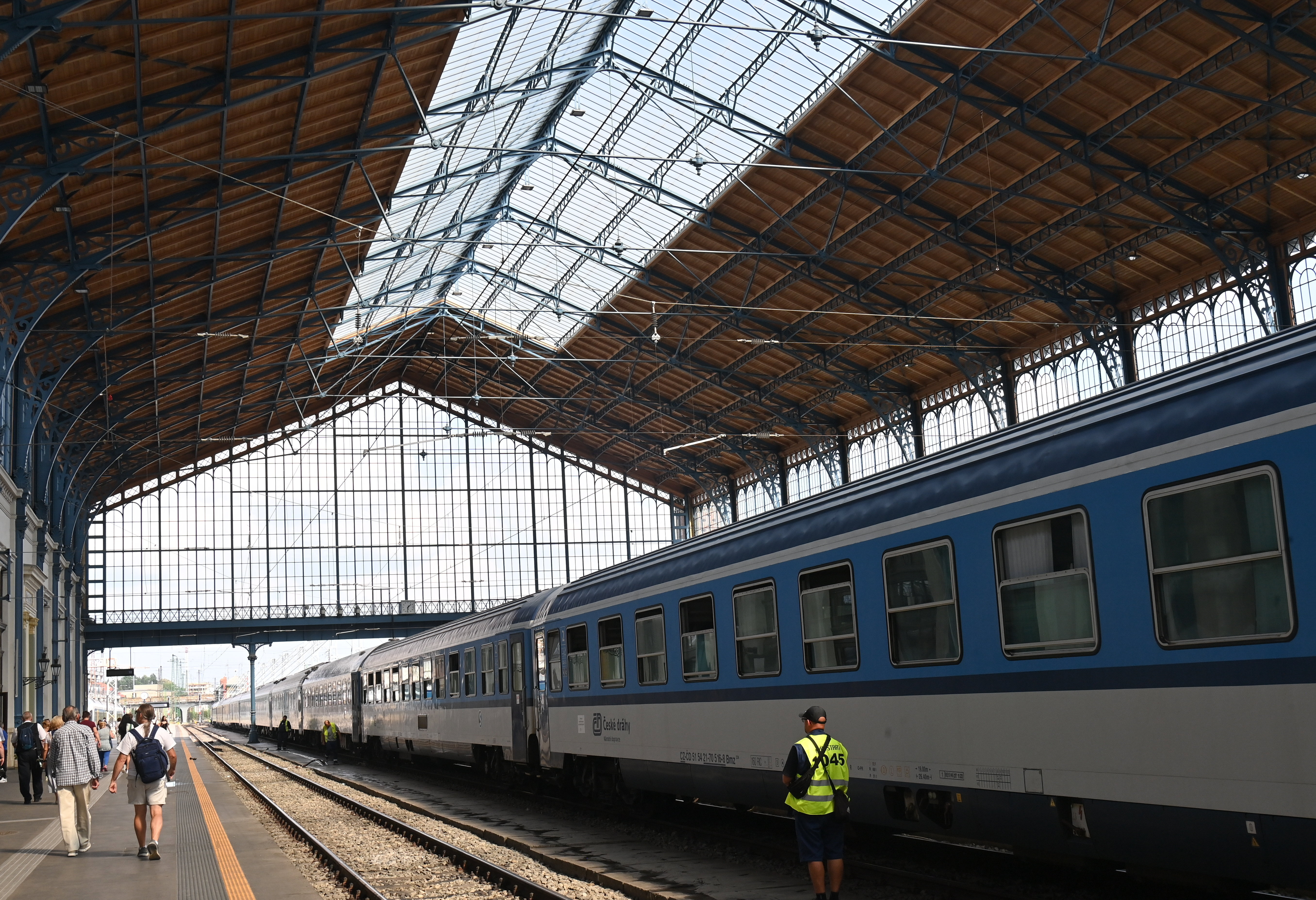 Vége: végleg bezárják a Nyugatinál a „Vonat” hajléktalanszállót