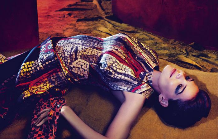 Katie Holmes pozuje w wiosennej kolekcji Miu Miu.