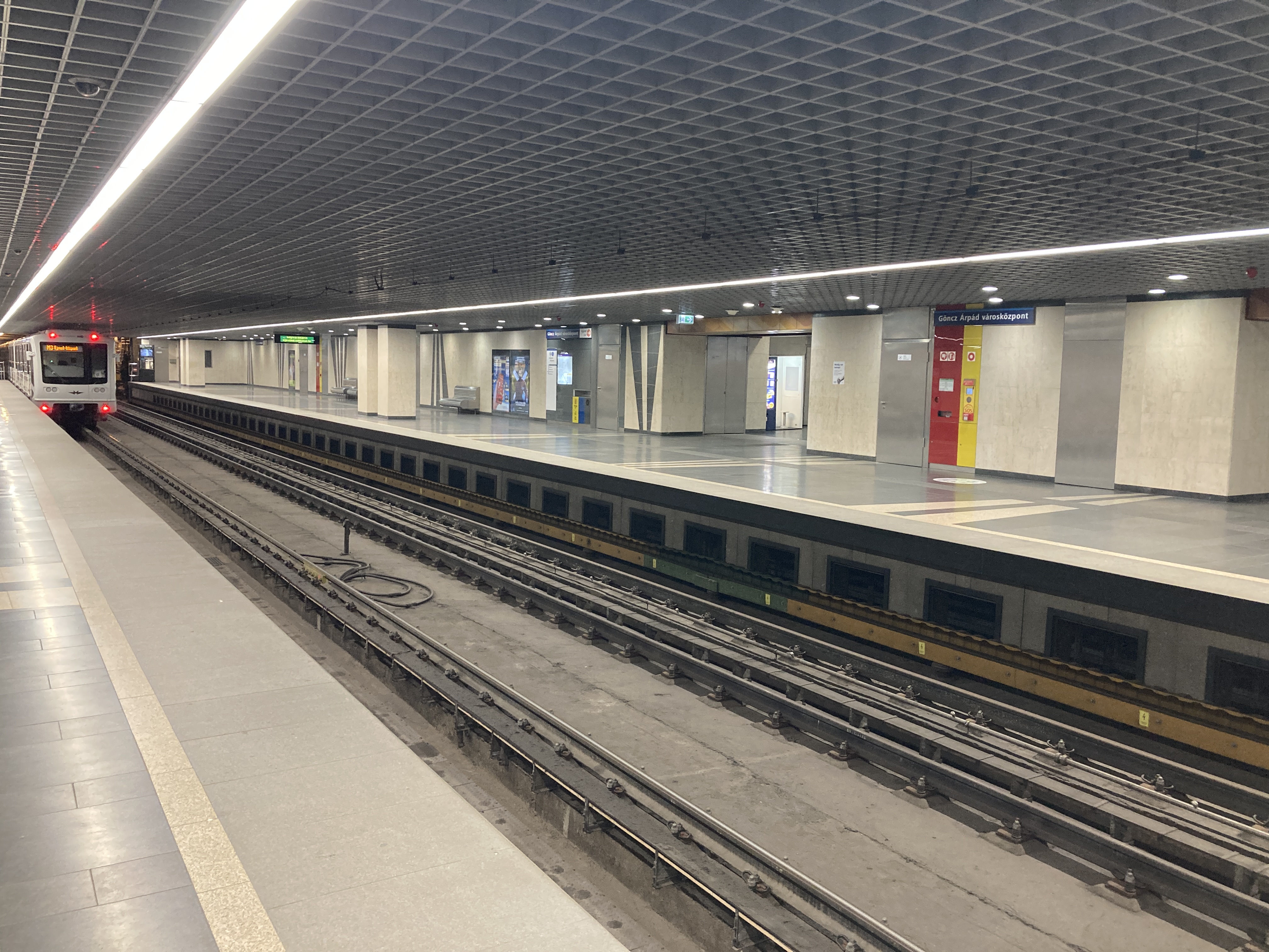 Több mint 200 milliárdos beruházás után is beázik a 3-as metró