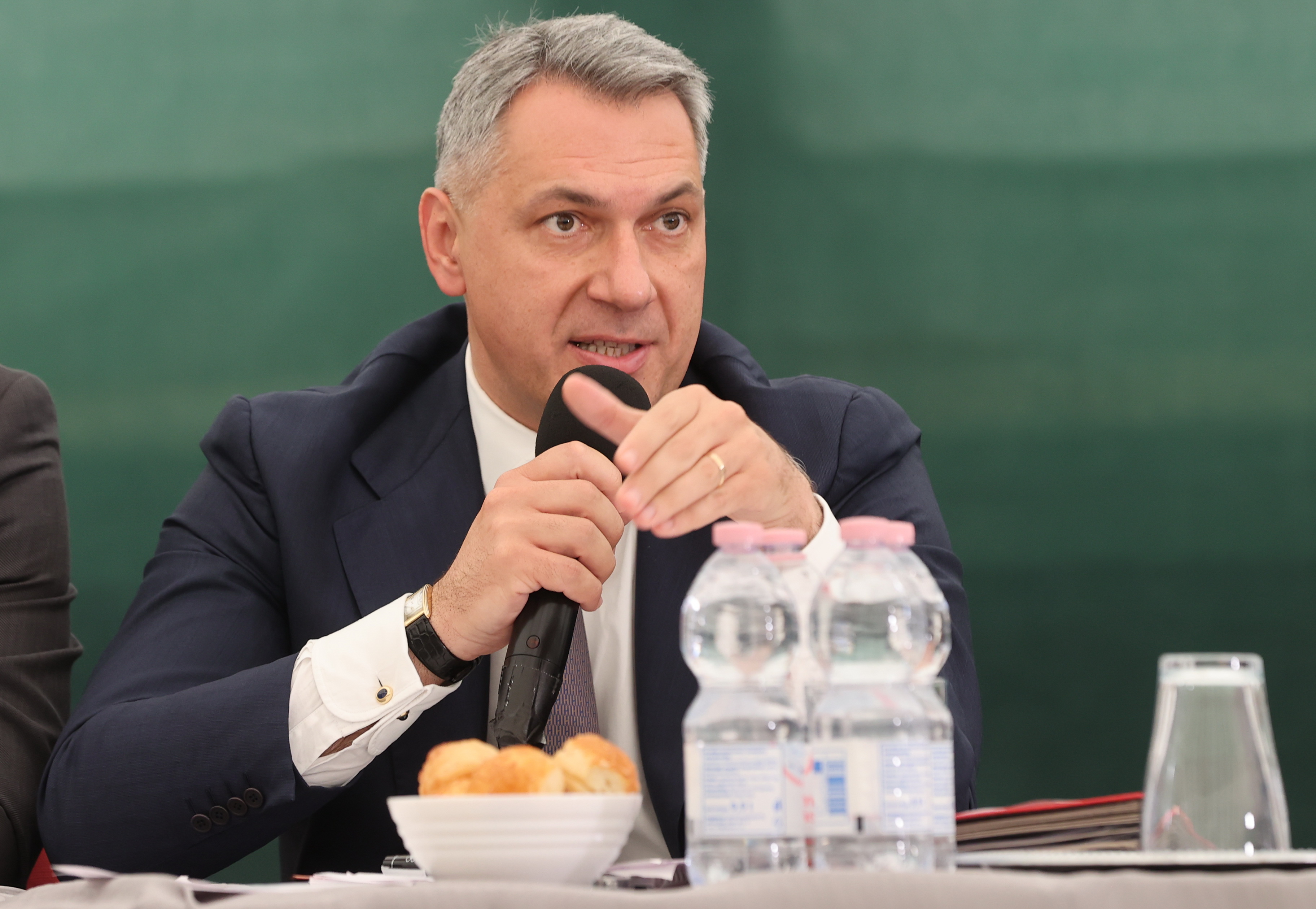 Lázár János szerint semmi keresnivalója a hódmezővásárhelyi vezetésben annak, aki szerint két férfi nevelhet egy gyereket