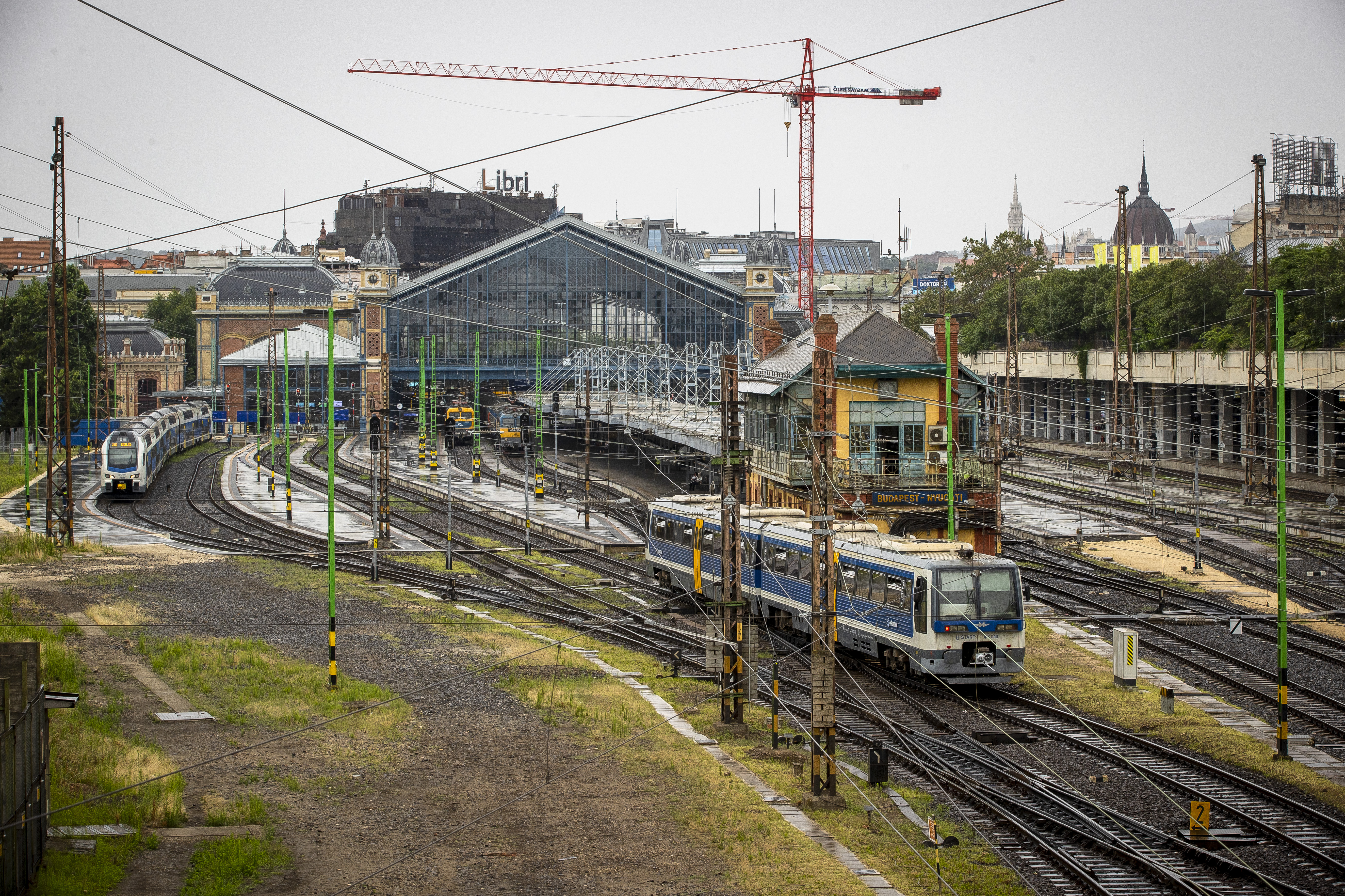 Lázár János hatalmas bejelentést tett: jövőre indul a vasútfelújítás Magyarországon – videó